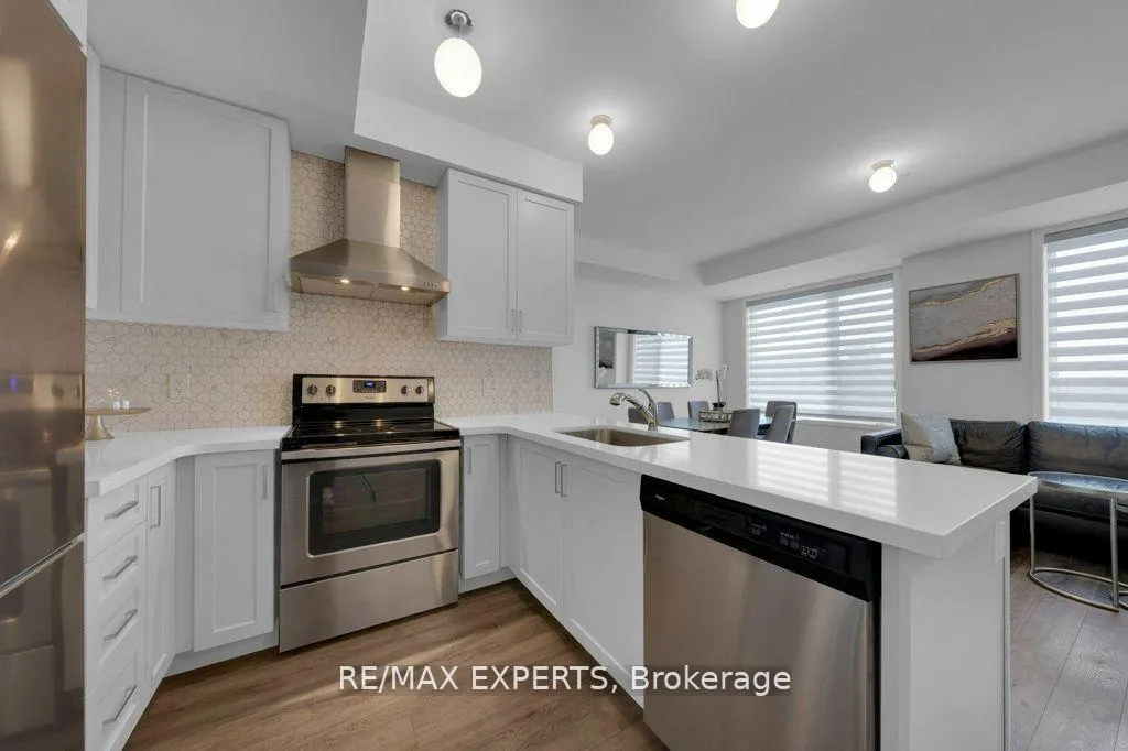 Photo 6 of Unit 04, 100 Alex Gardner Circle, Aurora, Aurora Heights — HOMEH