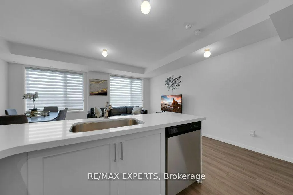 Photo 7 of Unit 04, 100 Alex Gardner Circle, Aurora, Aurora Heights — HOMEH