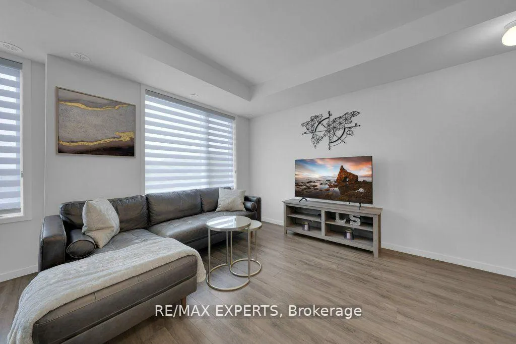Photo 10 of Unit 04, 100 Alex Gardner Circle, Aurora, Aurora Heights — HOMEH