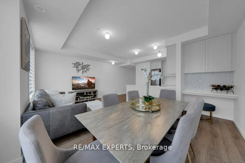Photo 13 of Unit 04, 100 Alex Gardner Circle, Aurora, Aurora Heights — HOMEH