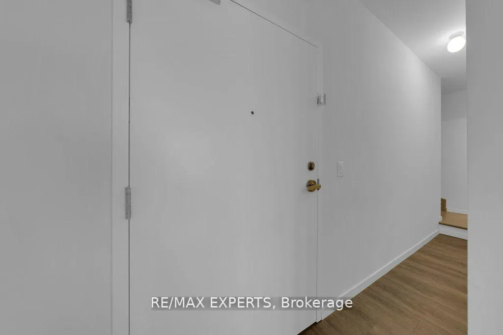 Photo 17 of Unit 04, 100 Alex Gardner Circle, Aurora, Aurora Heights — HOMEH