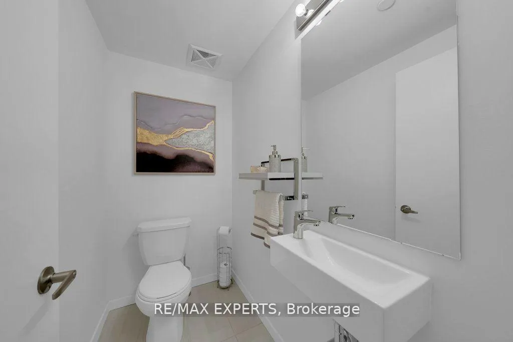 Photo 18 of Unit 04, 100 Alex Gardner Circle, Aurora, Aurora Heights — HOMEH