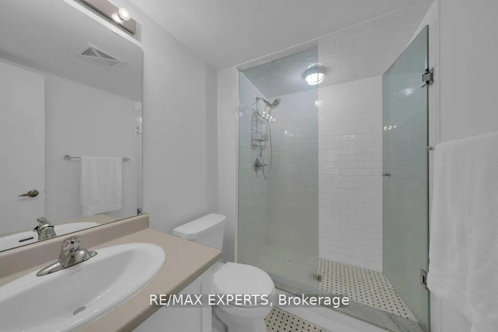 Photo 21 of Unit 04, 100 Alex Gardner Circle, Aurora, Aurora Heights — HOMEH