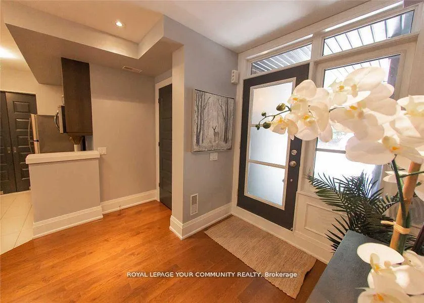 Photo 2 of Unit 33, 8169 Kipling Avenue E, Vaughan, West Woodbridge — HOMEH