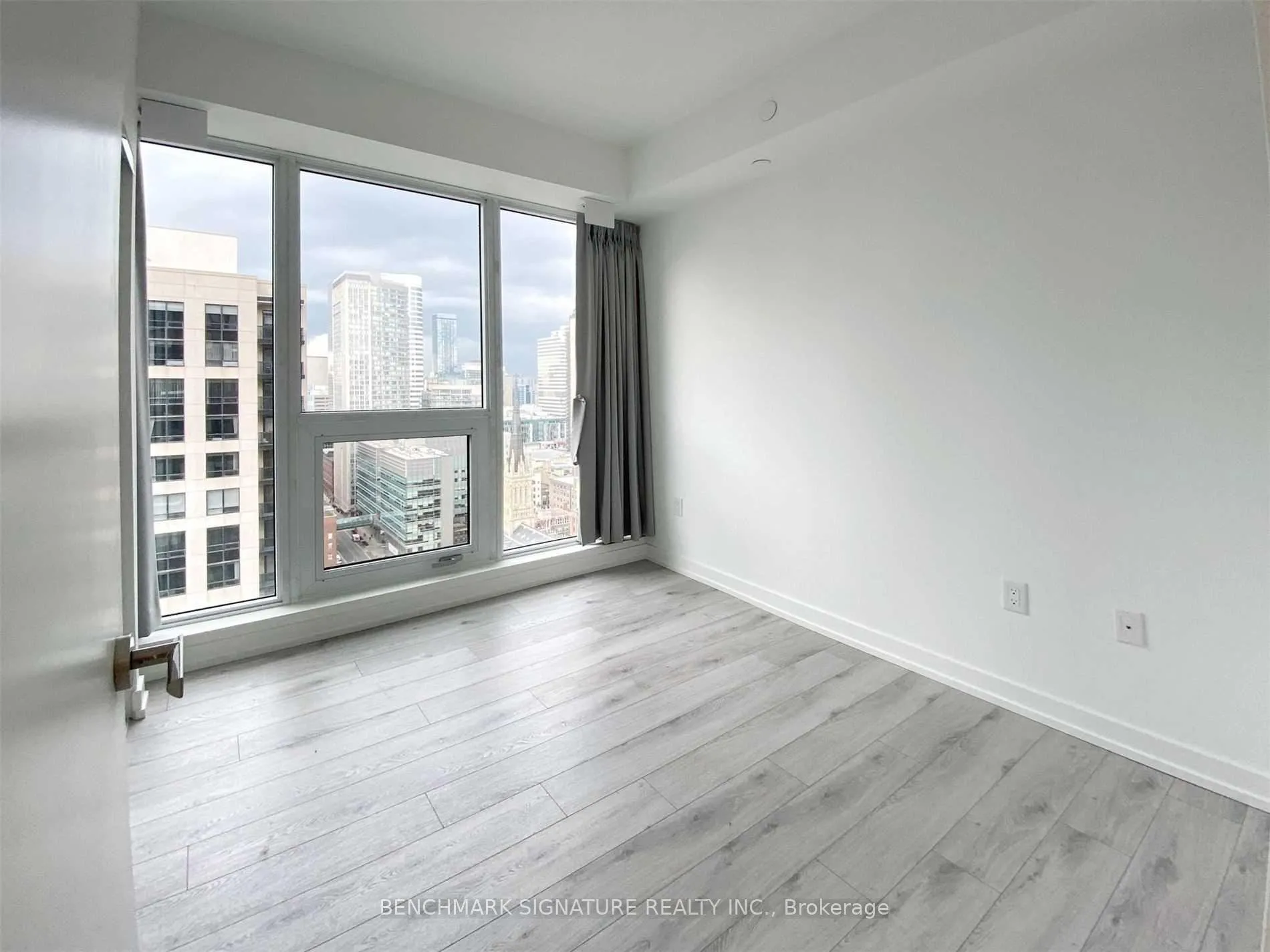 Photo 4 of Unit #2802, 77 Shuter Street, Toronto, Church-Yonge Corridor — HOMEH