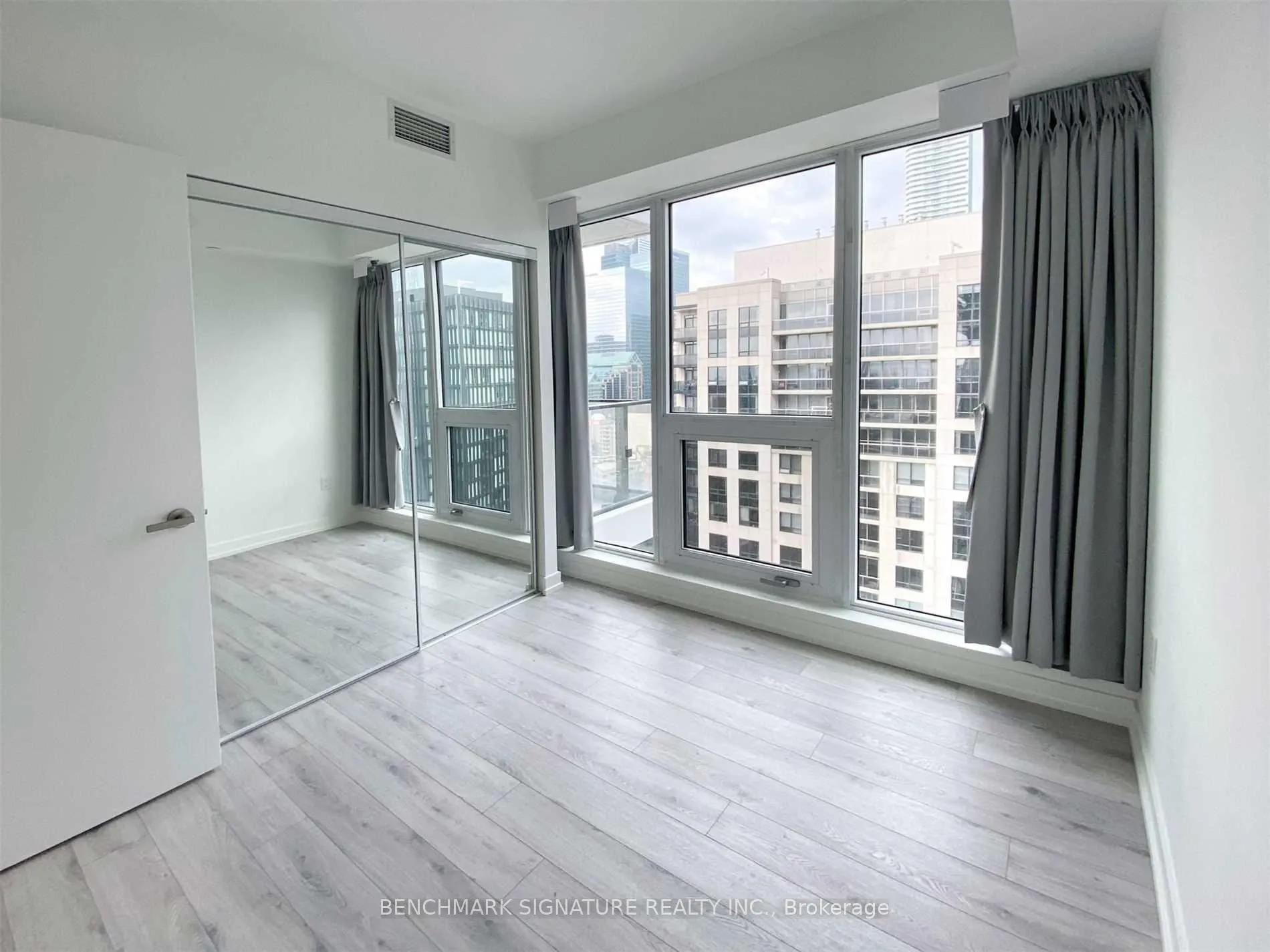 Photo 6 of Unit #2802, 77 Shuter Street, Toronto, Church-Yonge Corridor — HOMEH