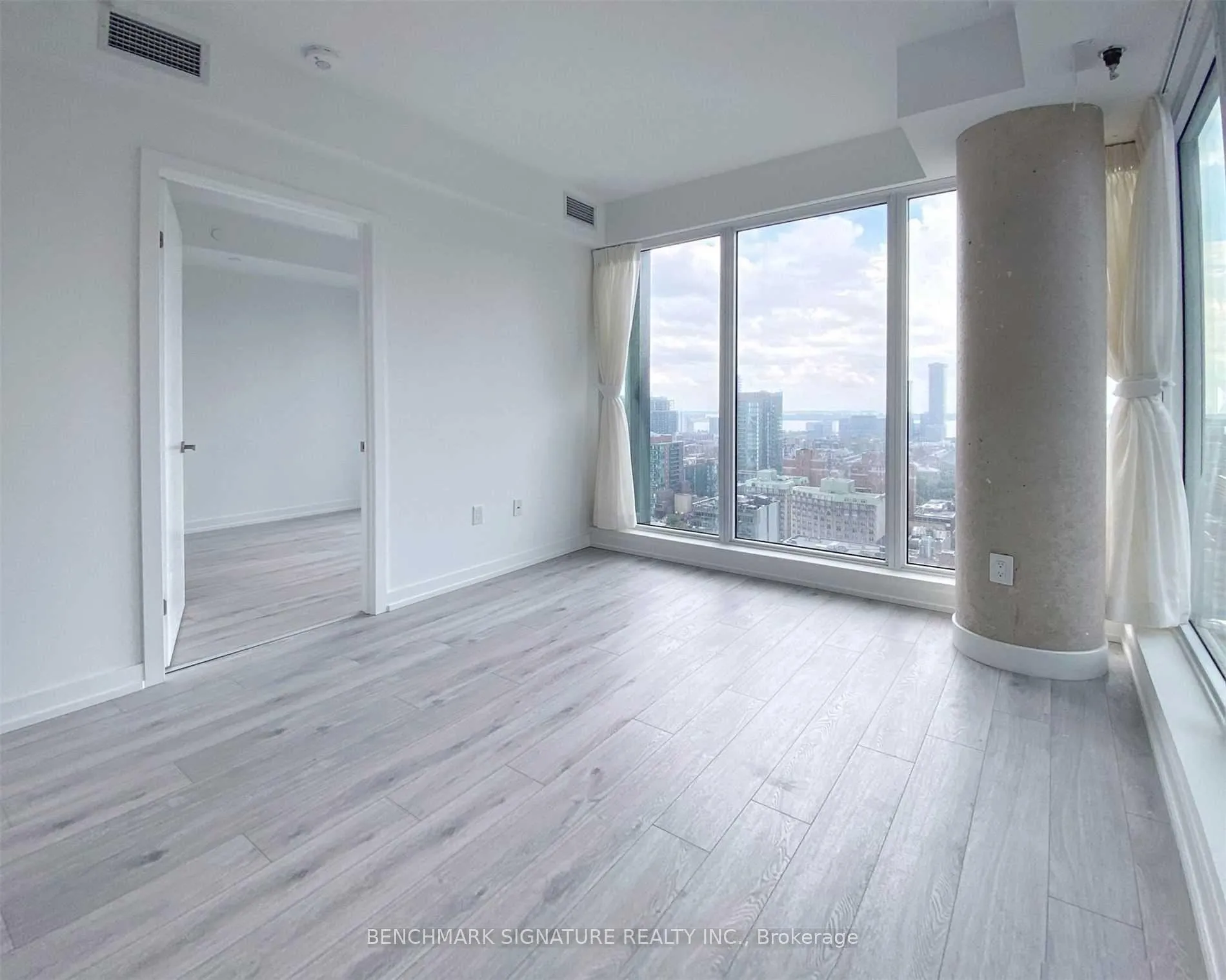 Photo 12 of Unit #2802, 77 Shuter Street, Toronto, Church-Yonge Corridor — HOMEH