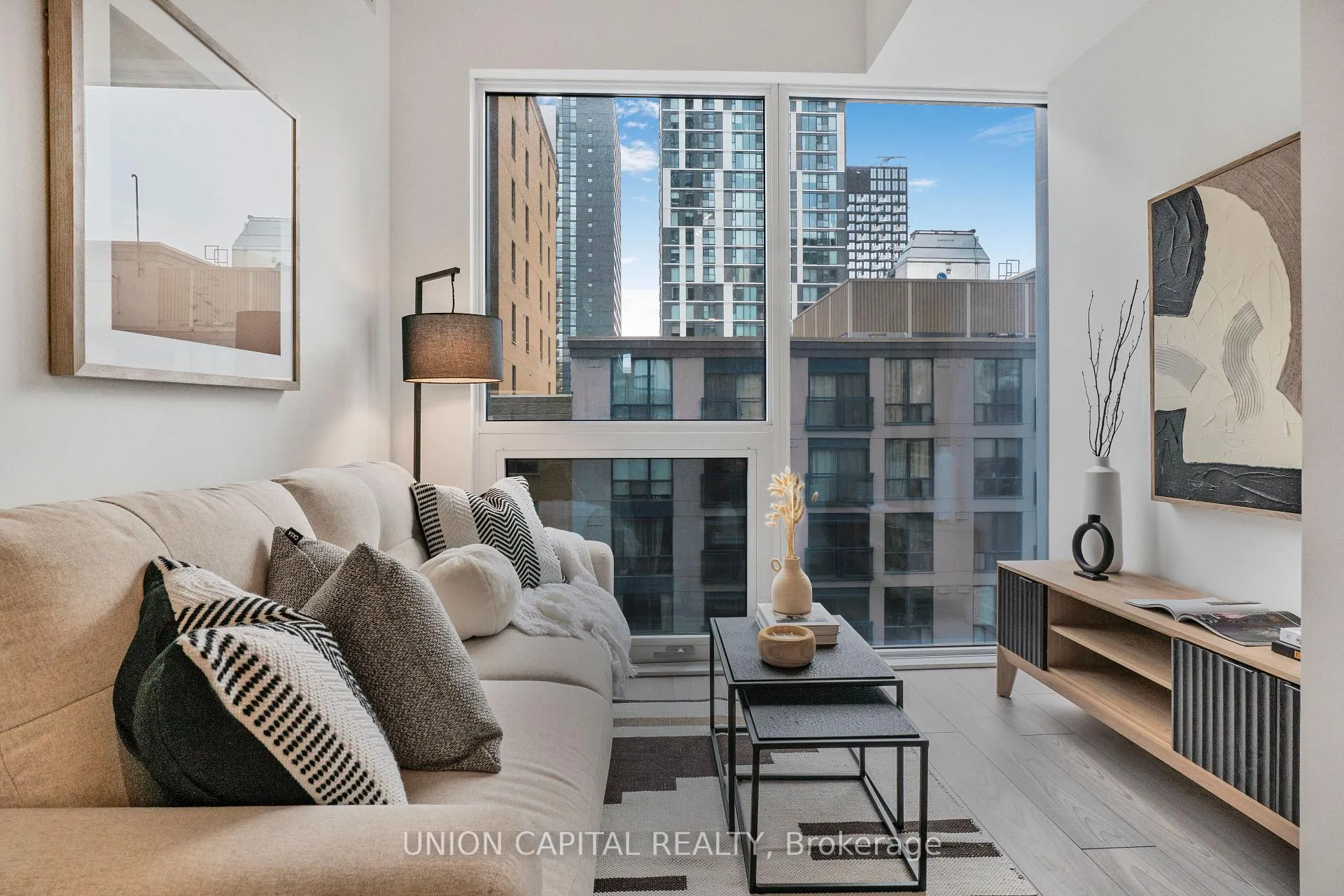 Front of Unit 1001, 82 Dalhousie Street