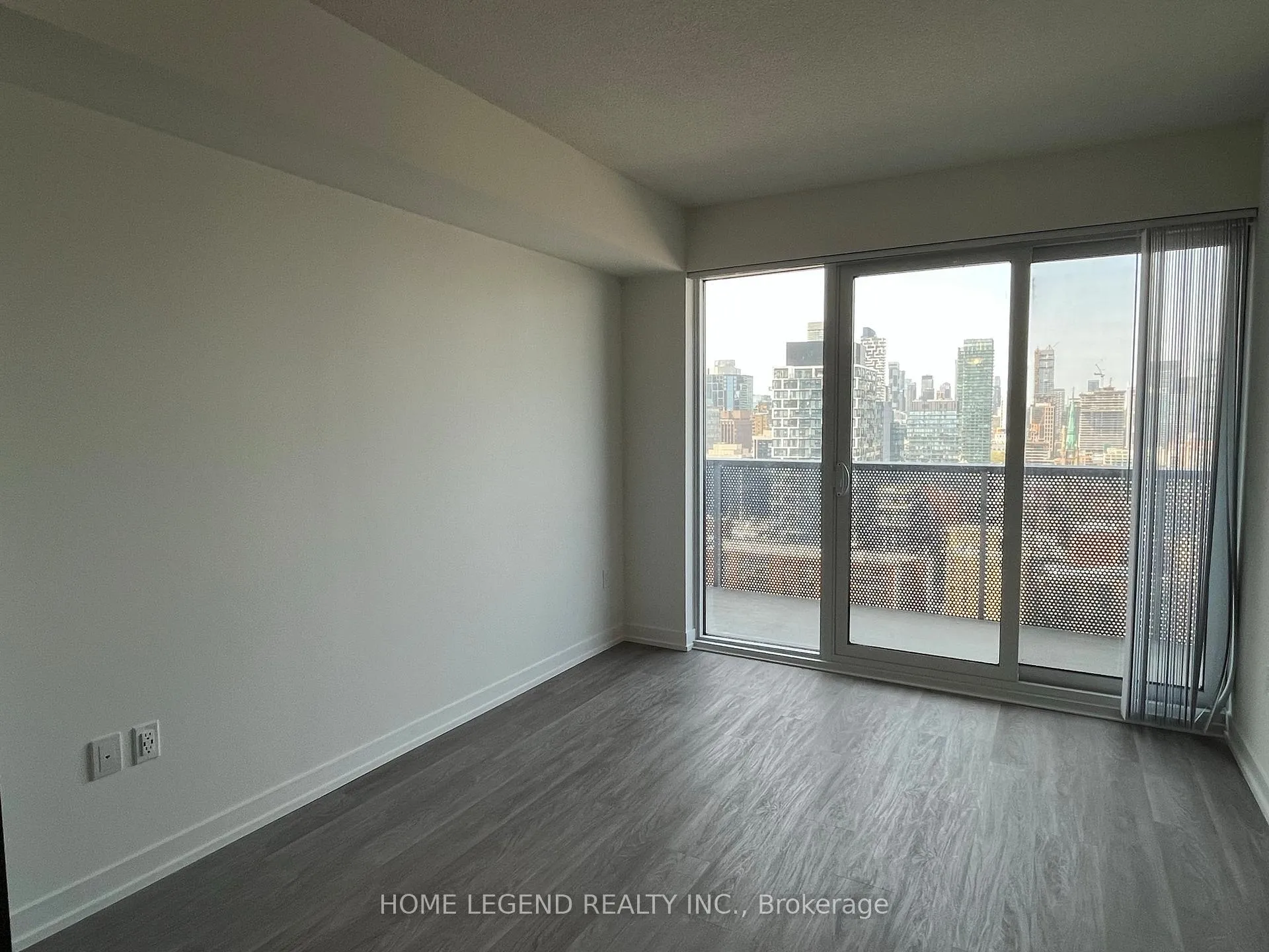 Photo 11 of Unit 2702, 55 Cooper Street, Toronto, Waterfront Communities — HOMEH