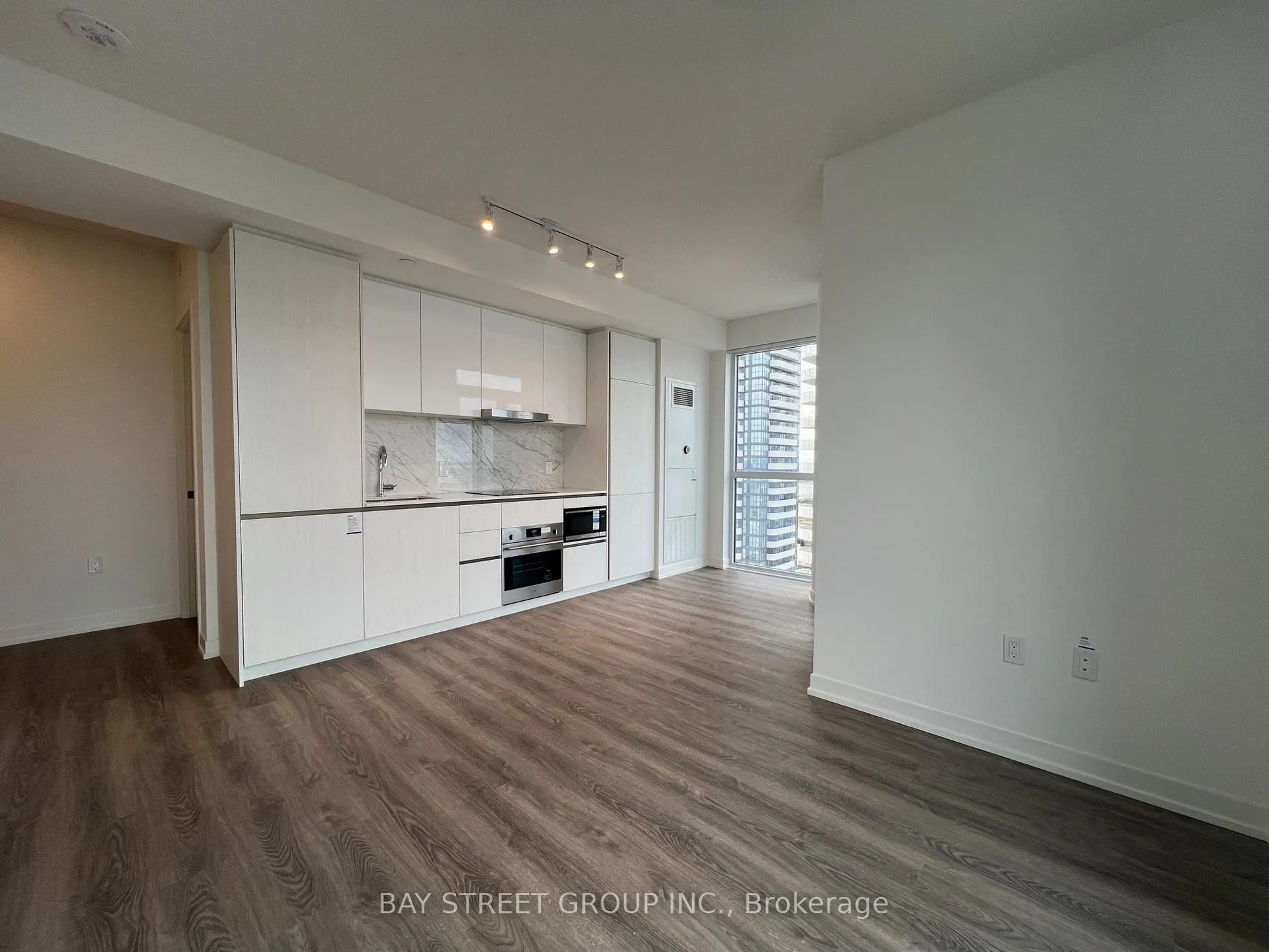 Photo 4 of Unit 2502, 8 Interchange Way, Vaughan, Vaughan Corporate Centre — HOMEH