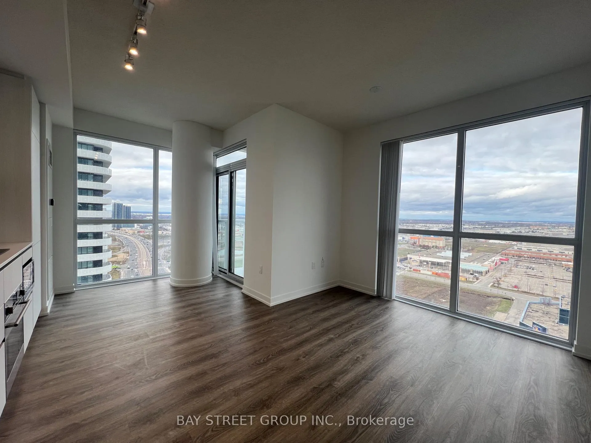 Photo 6 of Unit 2502, 8 Interchange Way, Vaughan, Vaughan Corporate Centre — HOMEH