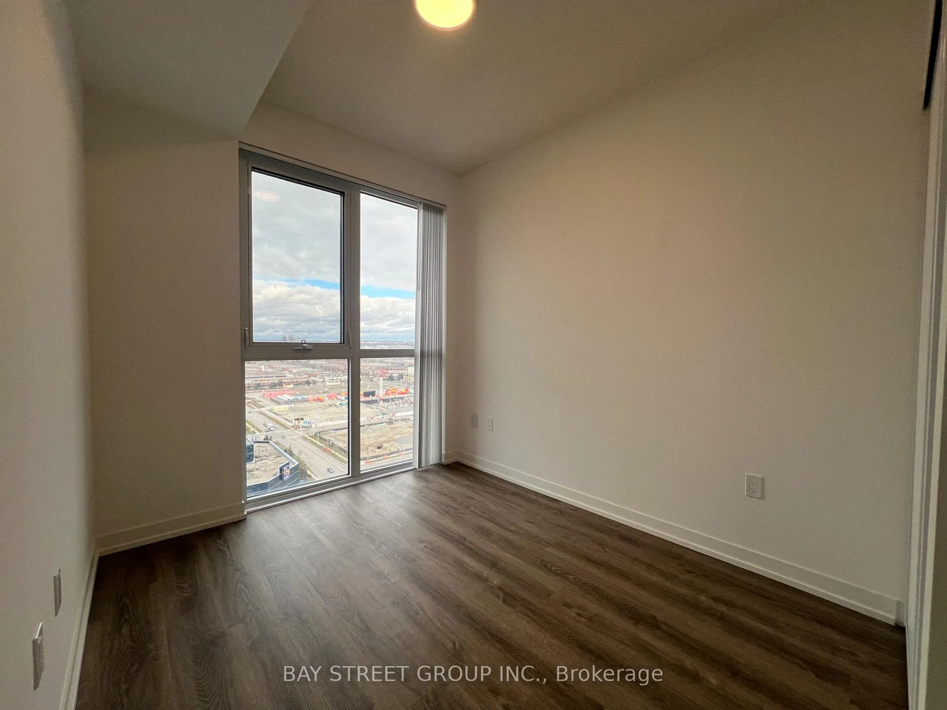 Photo 11 of Unit 2502, 8 Interchange Way, Vaughan, Vaughan Corporate Centre — HOMEH