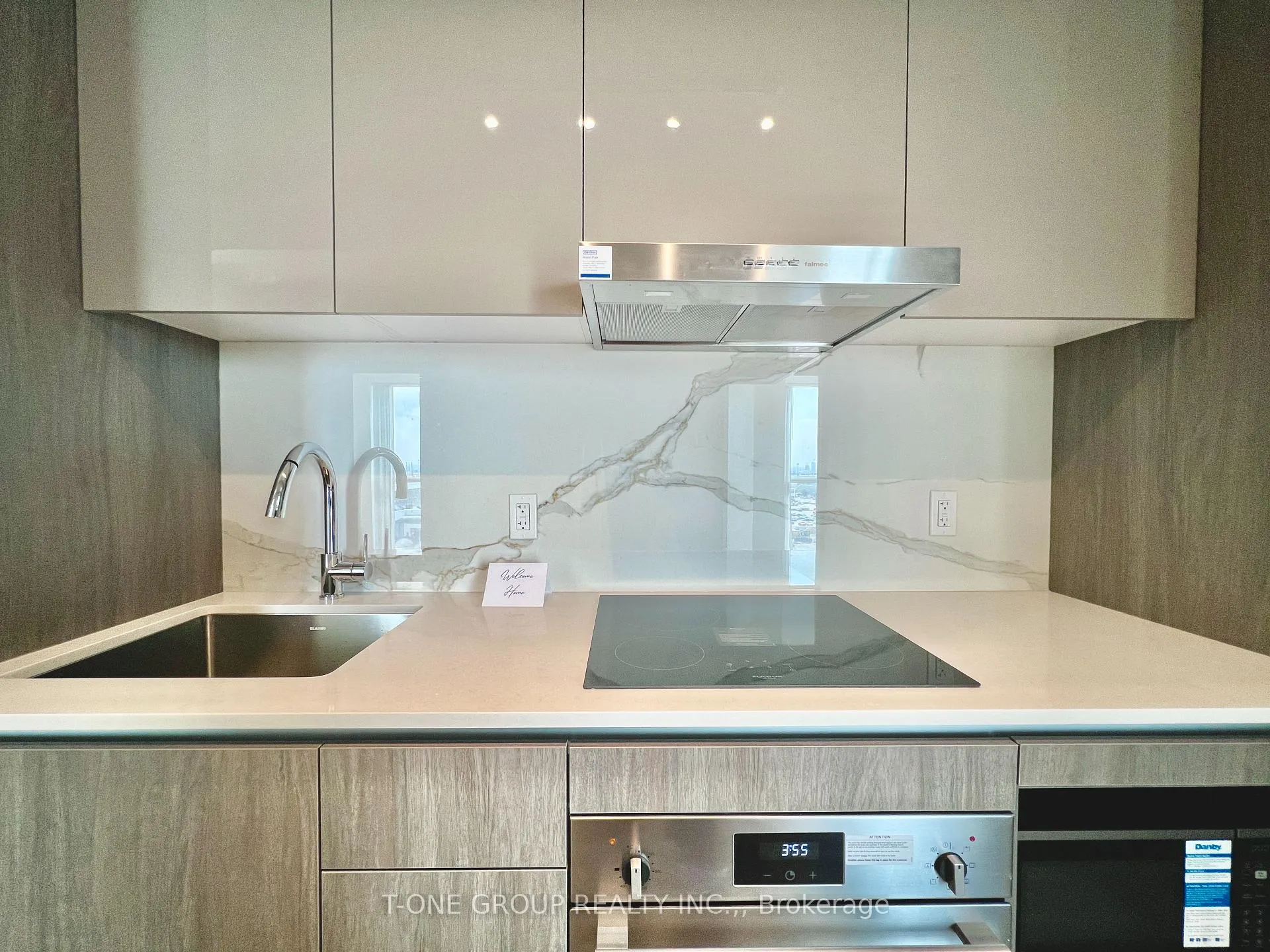 Photo 3 of Unit 812, 28 Interchange Way, Vaughan, Vaughan Corporate Centre — HOMEH