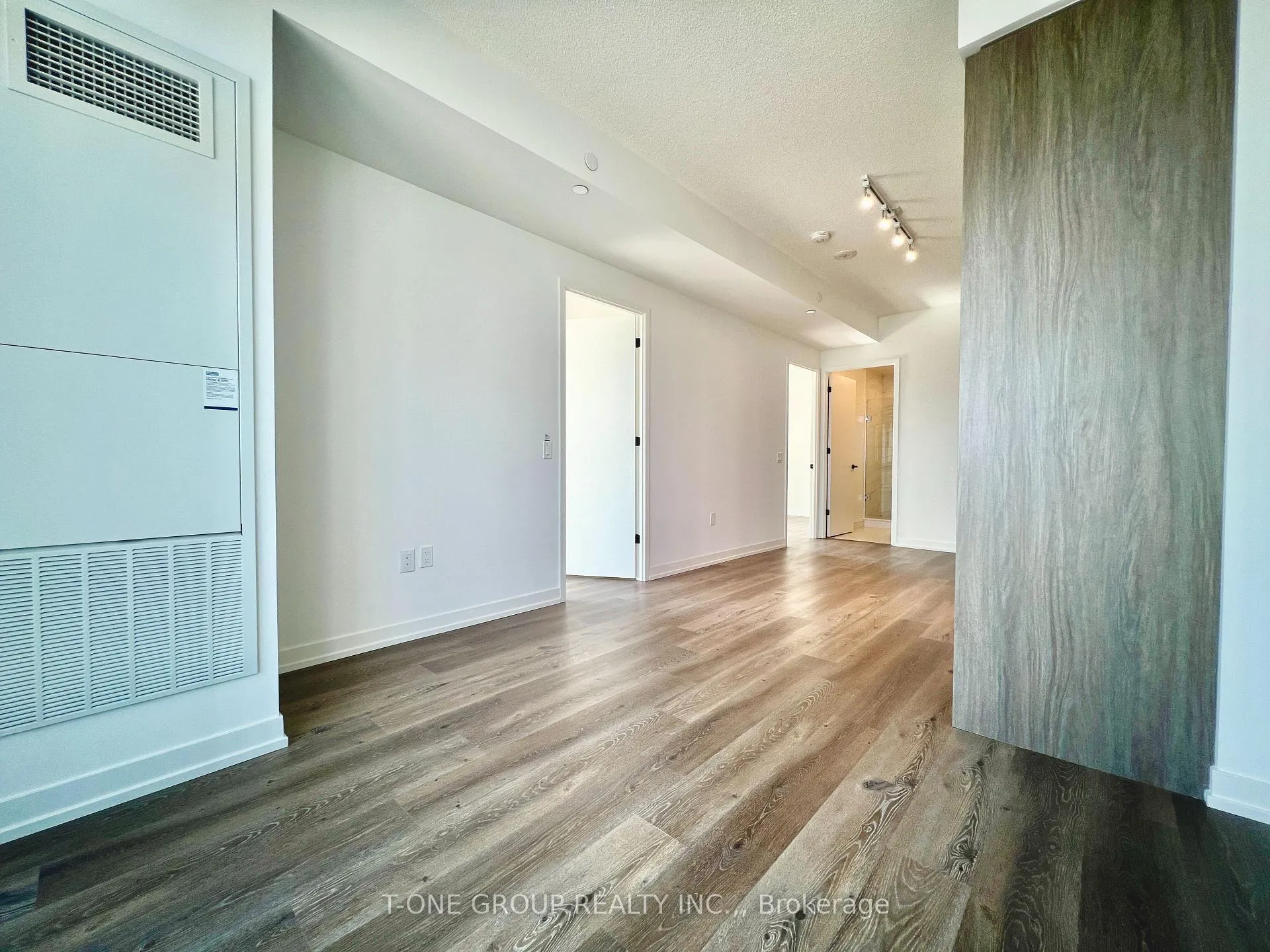Photo 9 of Unit 812, 28 Interchange Way, Vaughan, Vaughan Corporate Centre — HOMEH