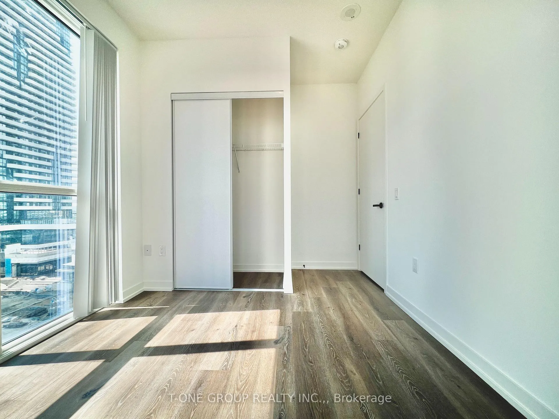 Photo 13 of Unit 812, 28 Interchange Way, Vaughan, Vaughan Corporate Centre — HOMEH