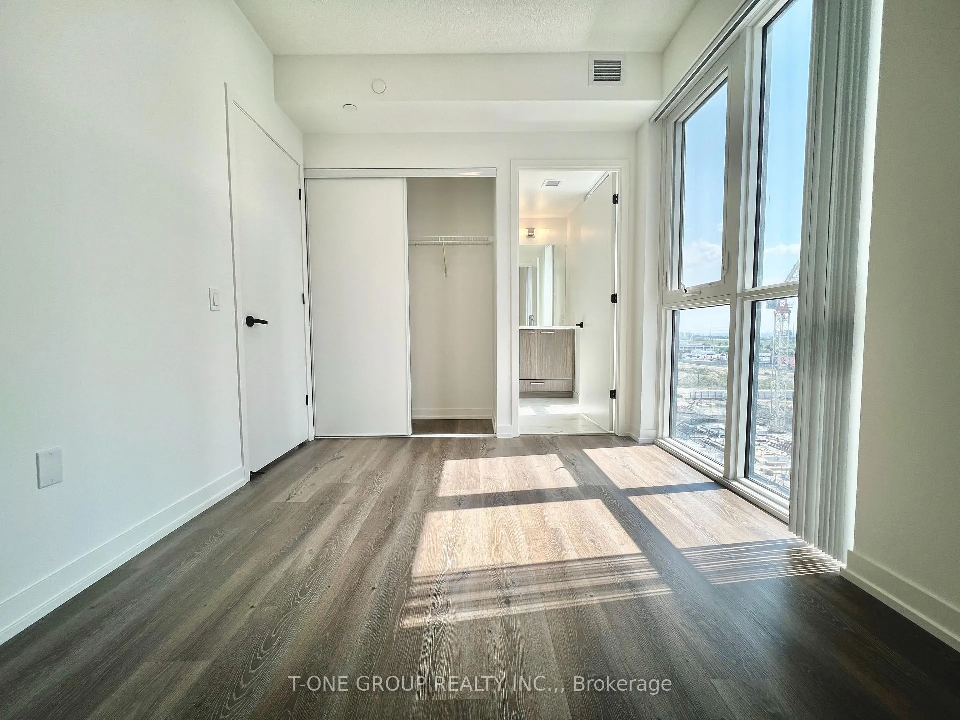 Photo 14 of Unit 812, 28 Interchange Way, Vaughan, Vaughan Corporate Centre — HOMEH