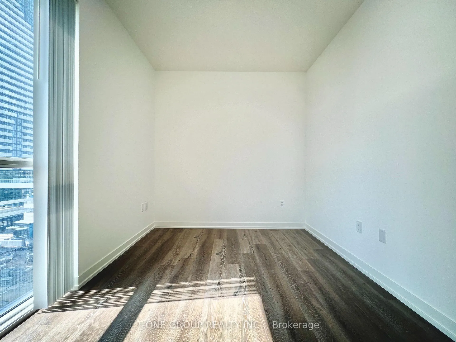 Photo 15 of Unit 812, 28 Interchange Way, Vaughan, Vaughan Corporate Centre — HOMEH