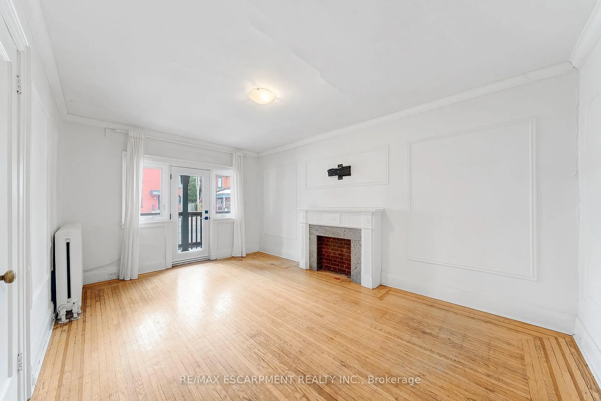 Photo 2 of Unit 2, 312 Aberdeen Avenue, Hamilton, Kirkendall — HOMEH