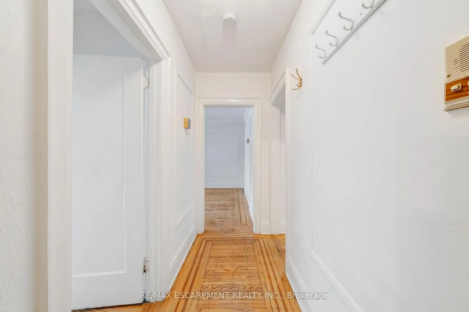 Photo 5 of Unit 2, 312 Aberdeen Avenue, Hamilton, Kirkendall — HOMEH