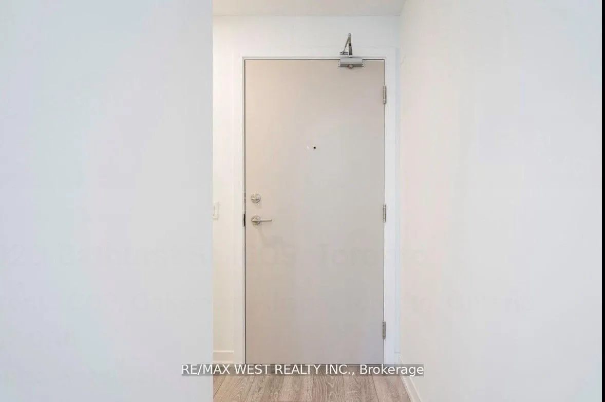 Front of Unit 1209, 2020 Bathurst Street