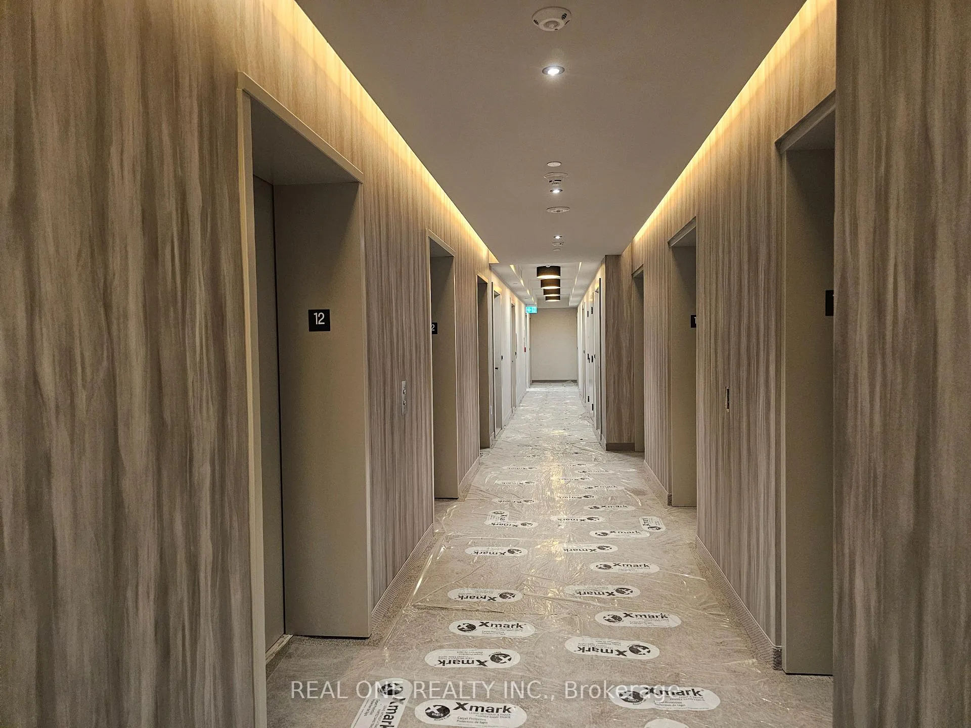 Photo 4 of Unit 1216, 28 Interchange Way, Vaughan, Vaughan Corporate Centre — HOMEH