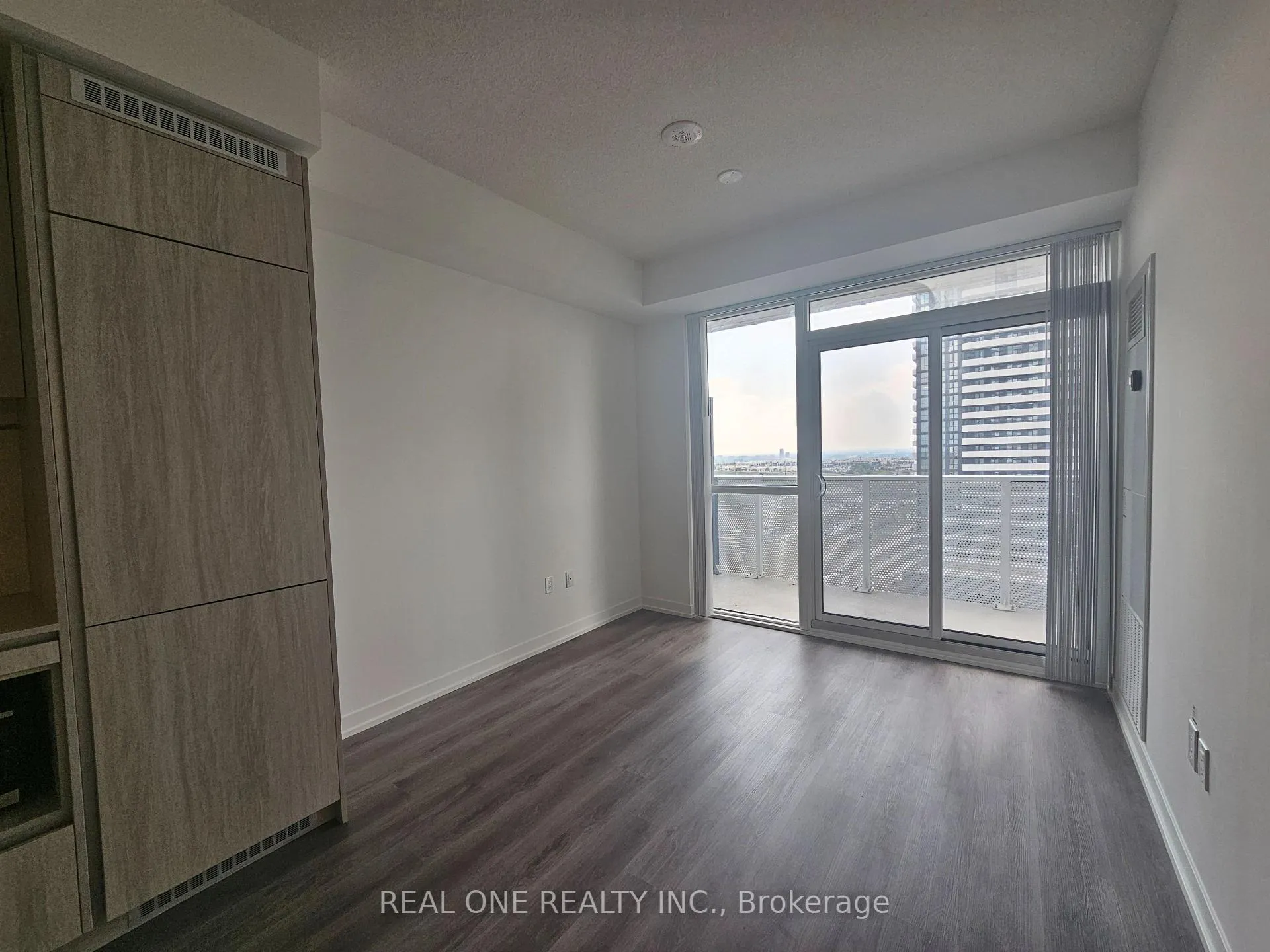 Photo 12 of Unit 1216, 28 Interchange Way, Vaughan, Vaughan Corporate Centre — HOMEH