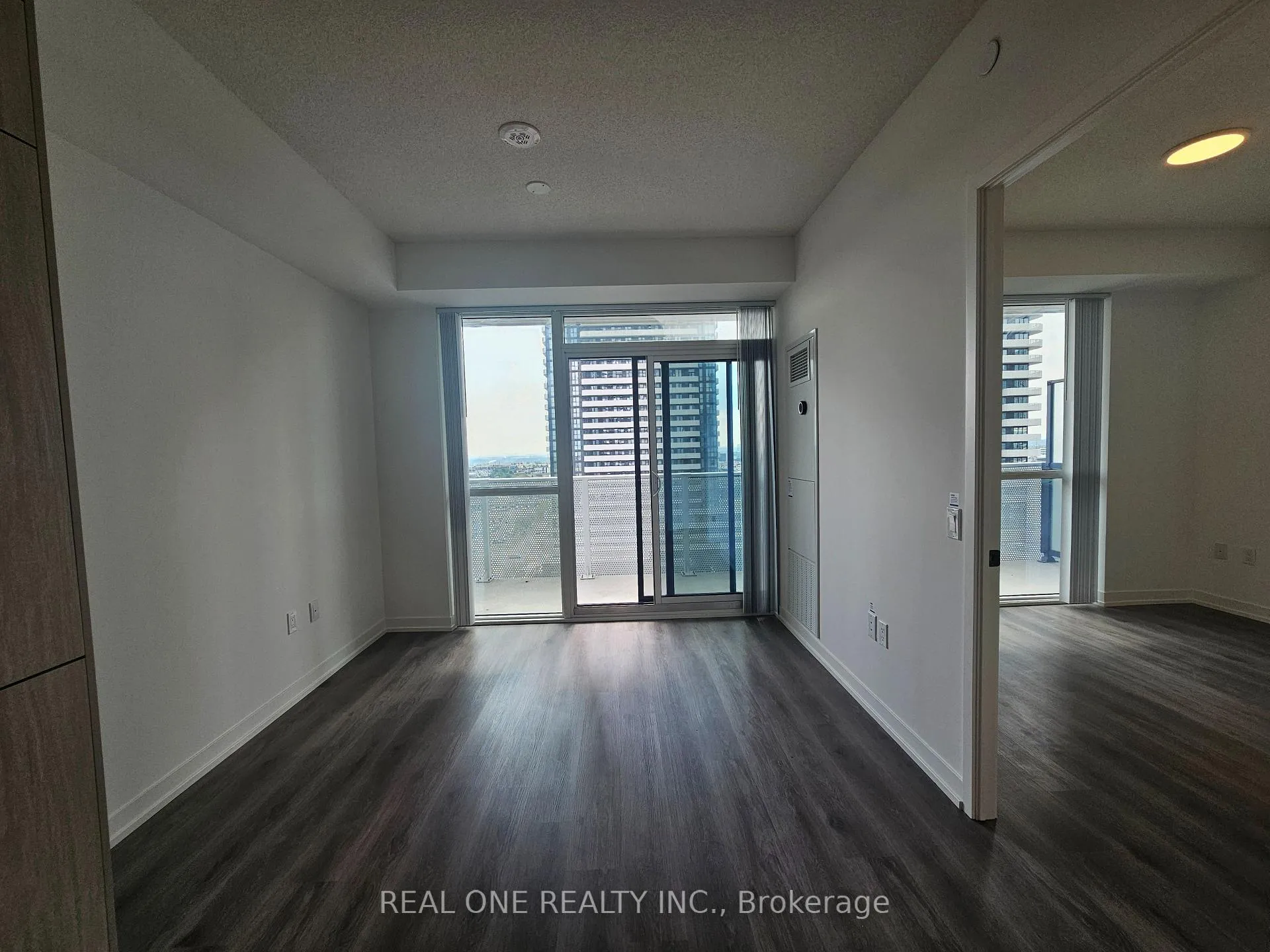 Photo 13 of Unit 1216, 28 Interchange Way, Vaughan, Vaughan Corporate Centre — HOMEH