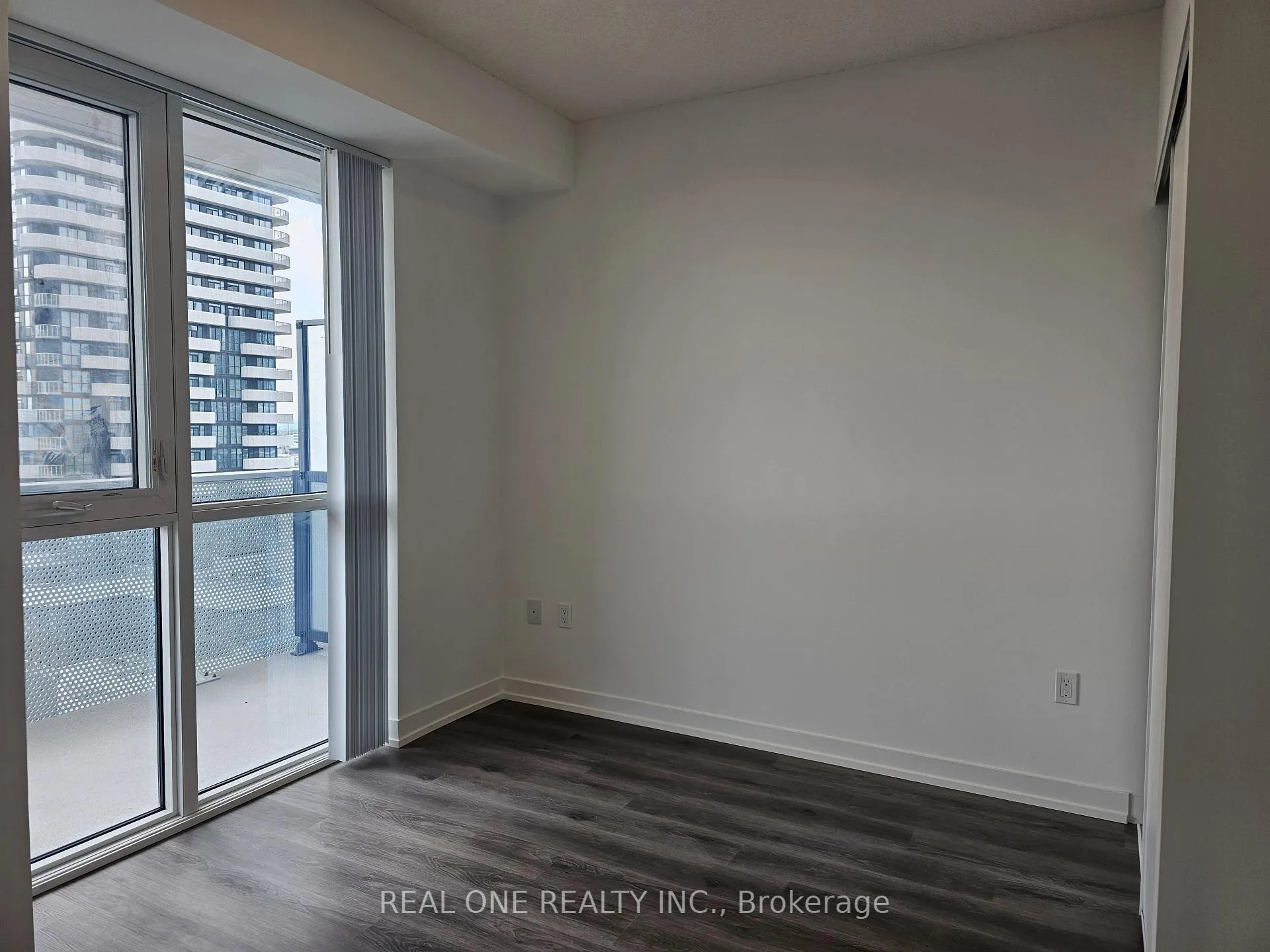 Photo 14 of Unit 1216, 28 Interchange Way, Vaughan, Vaughan Corporate Centre — HOMEH