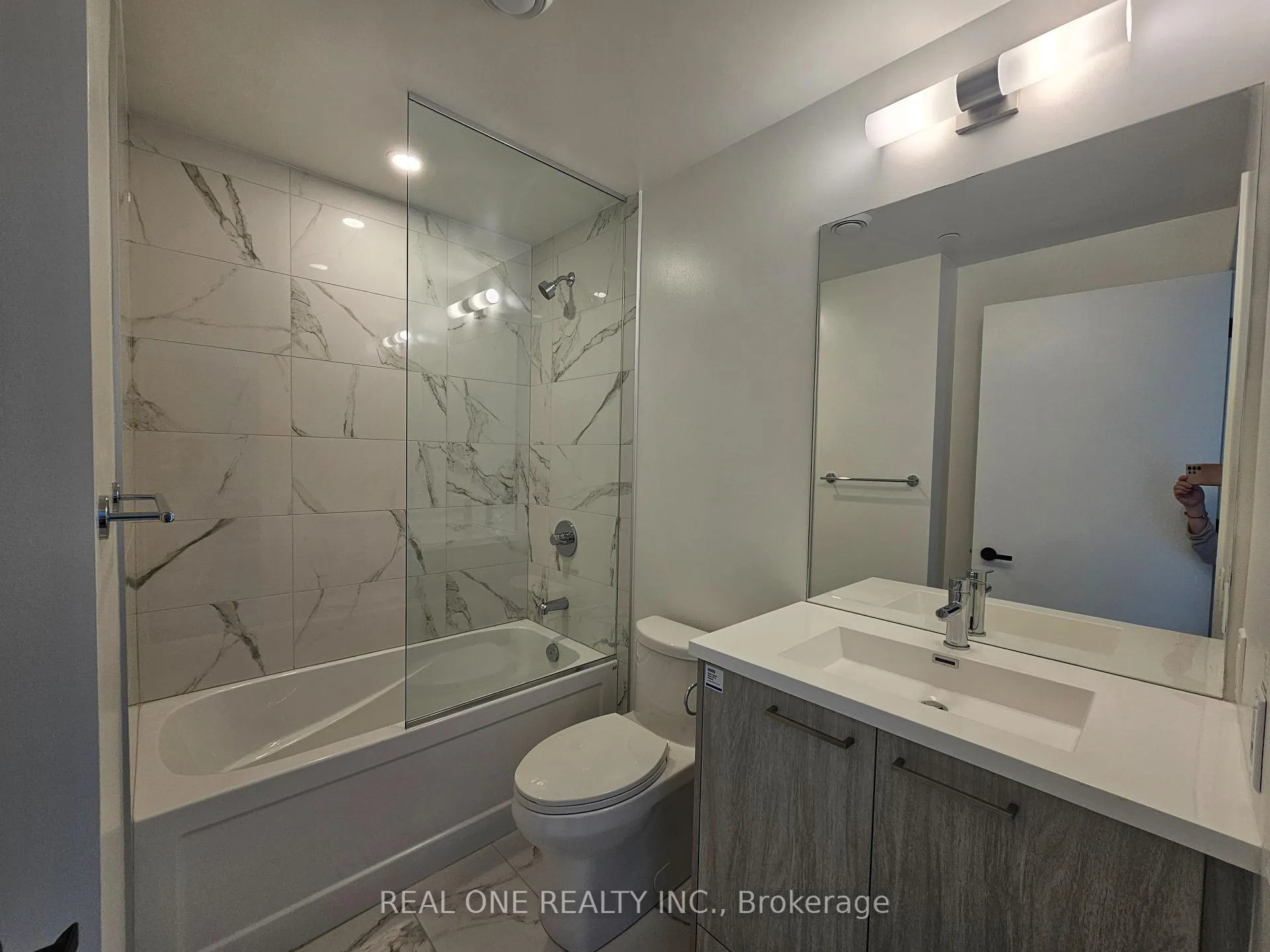 Photo 15 of Unit 1216, 28 Interchange Way, Vaughan, Vaughan Corporate Centre — HOMEH