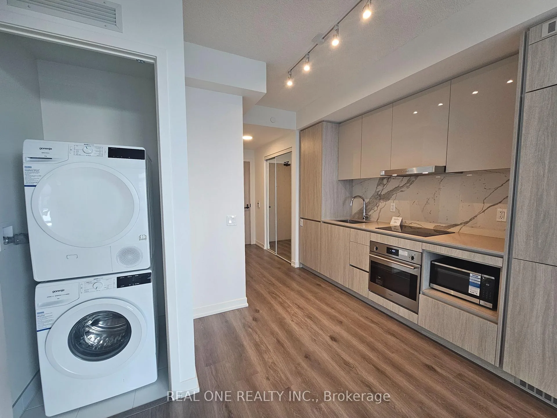 Photo 16 of Unit 1216, 28 Interchange Way, Vaughan, Vaughan Corporate Centre — HOMEH