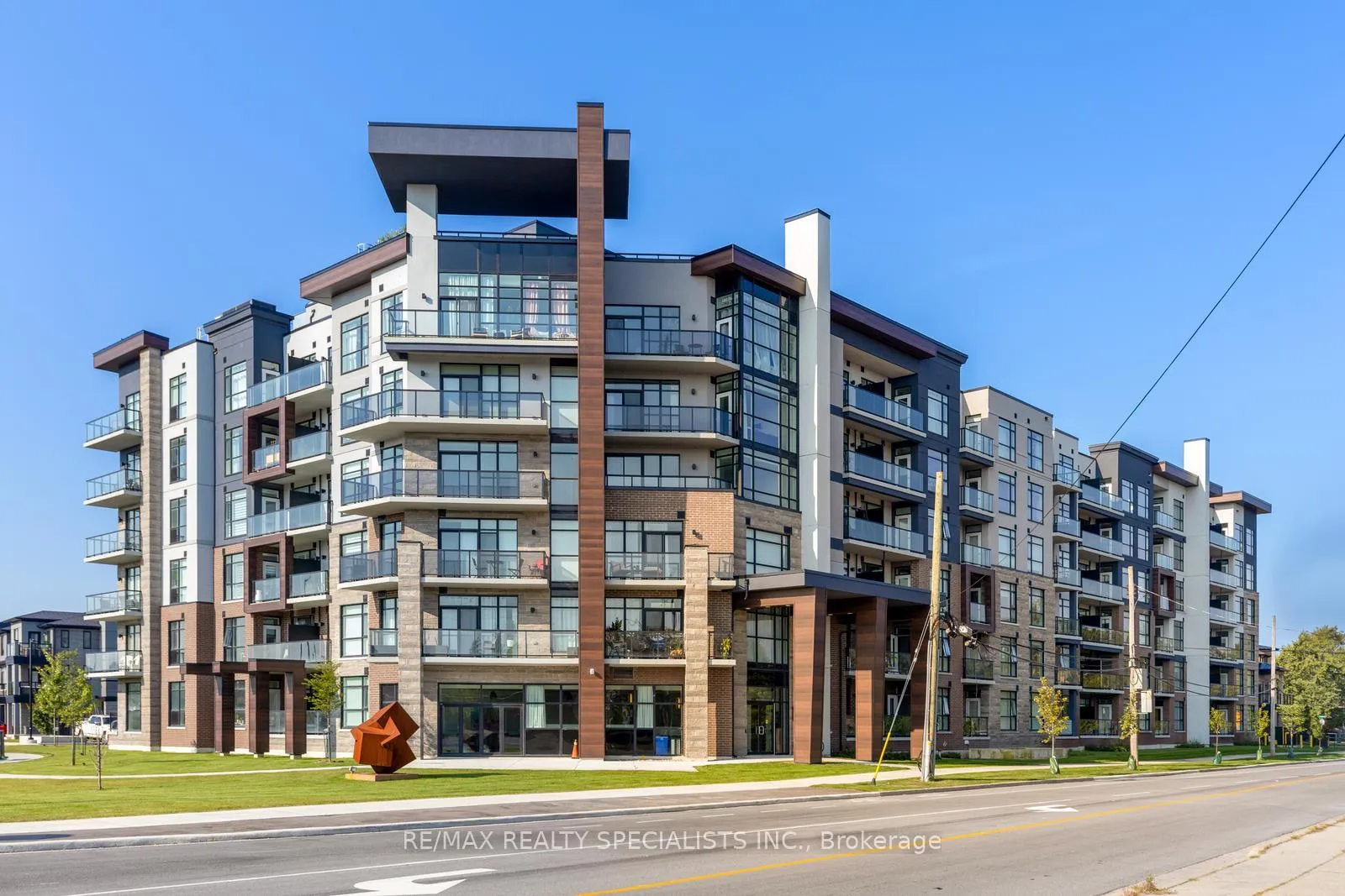 Photo 1 of Unit 619, 600 North Service Road, Hamilton, Stoney Creek — HOMEH