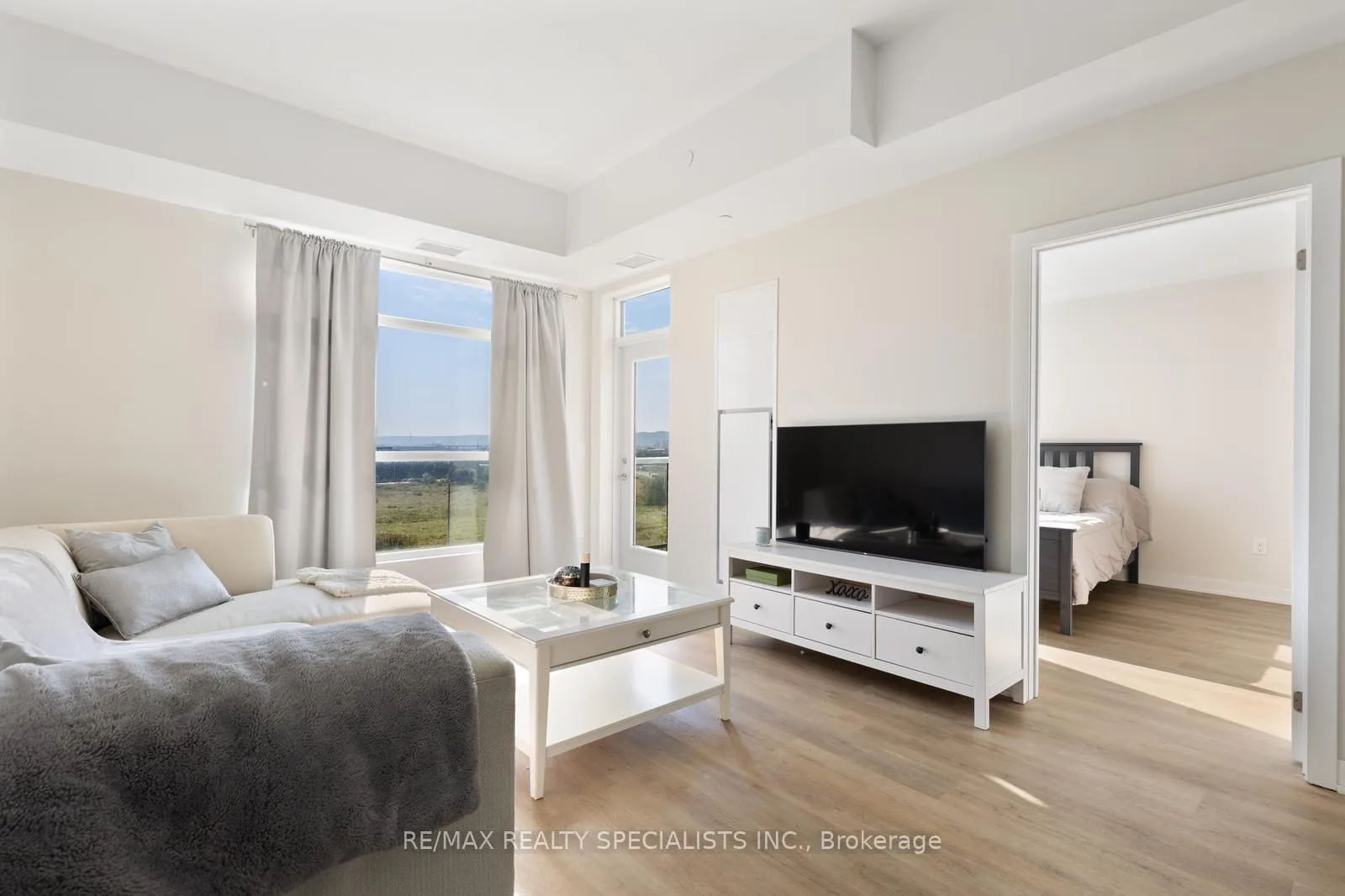 Photo 4 of Unit 619, 600 North Service Road, Hamilton, Stoney Creek — HOMEH