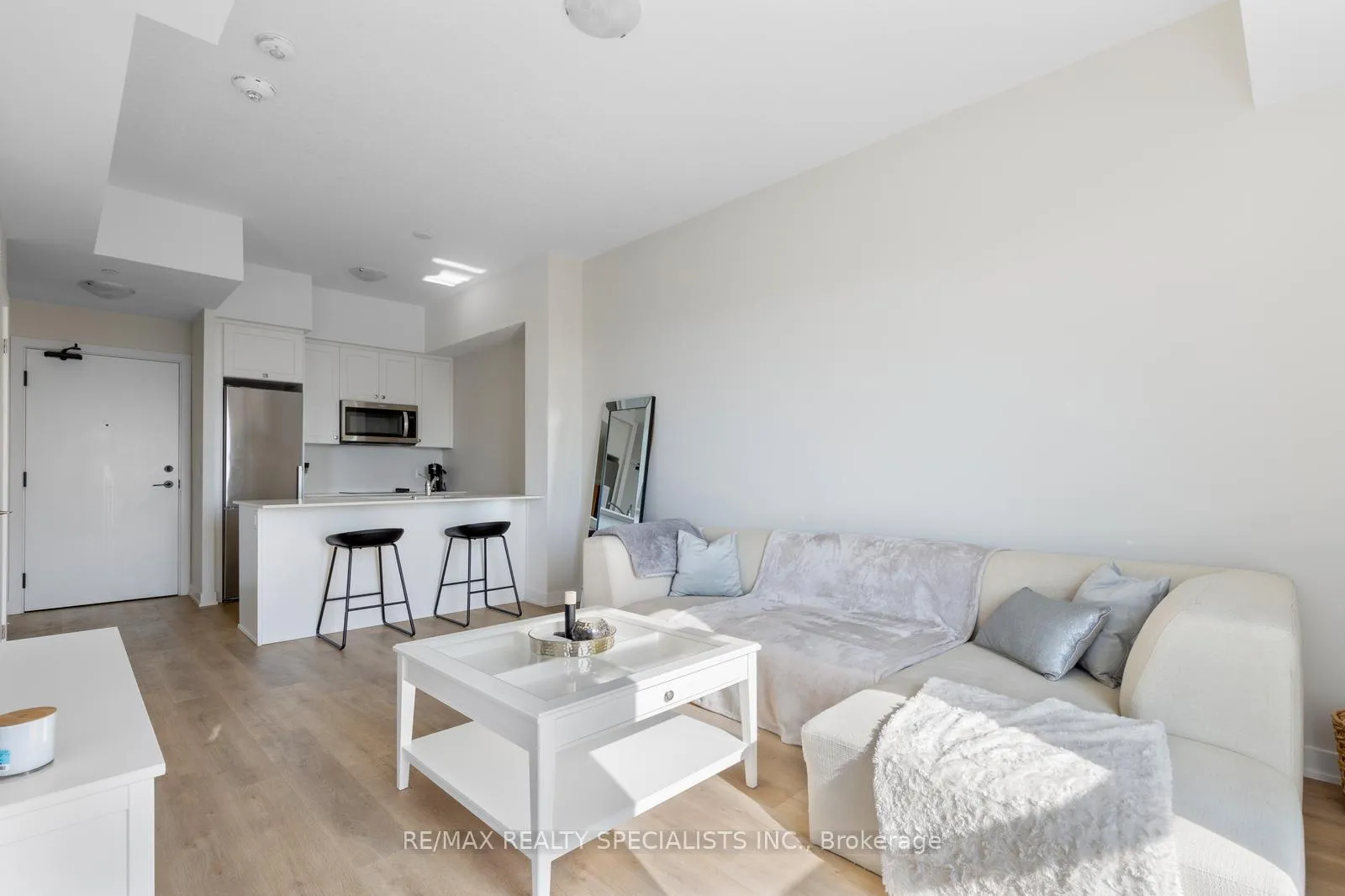 Photo 5 of Unit 619, 600 North Service Road, Hamilton, Stoney Creek — HOMEH