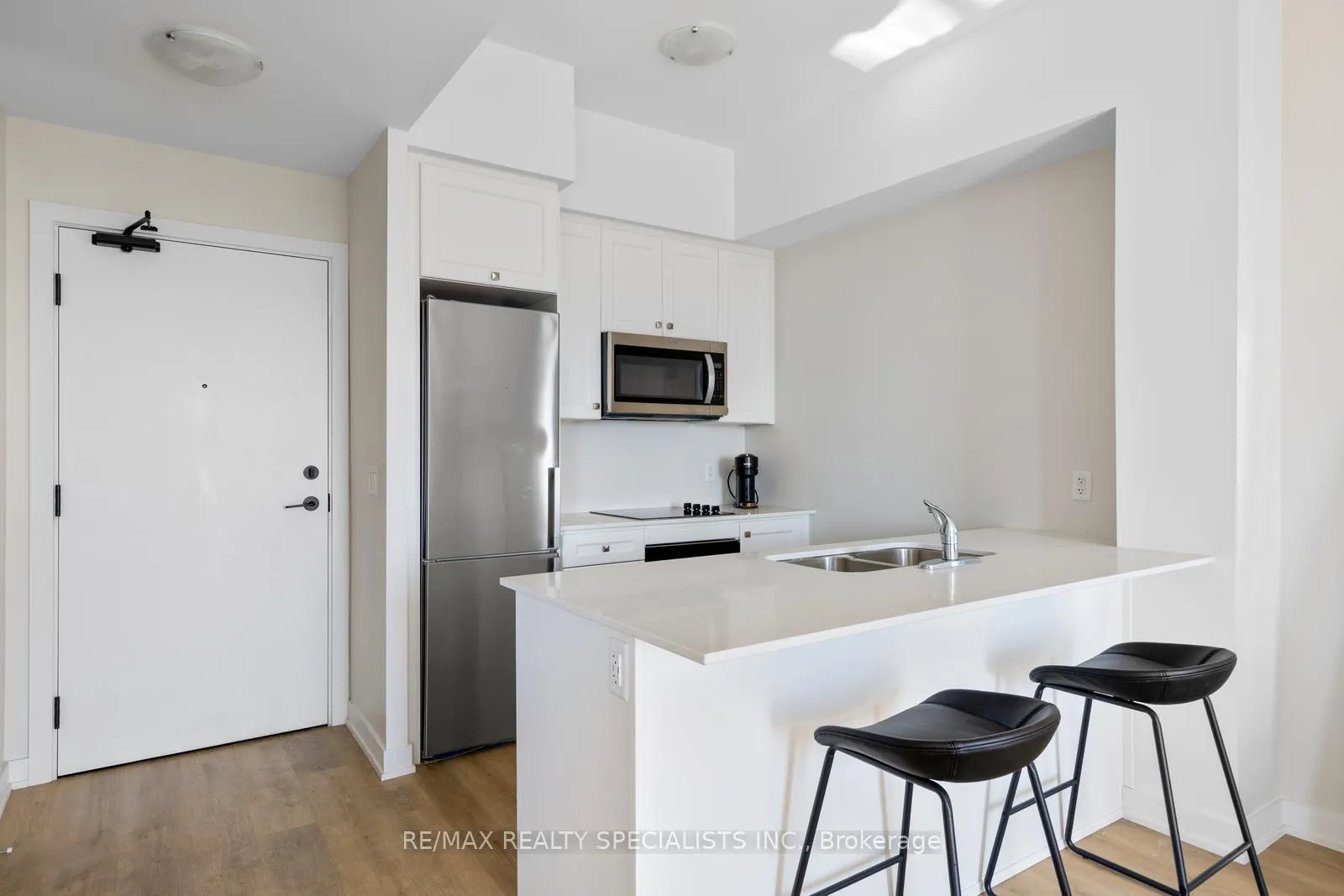 Photo 8 of Unit 619, 600 North Service Road, Hamilton, Stoney Creek — HOMEH