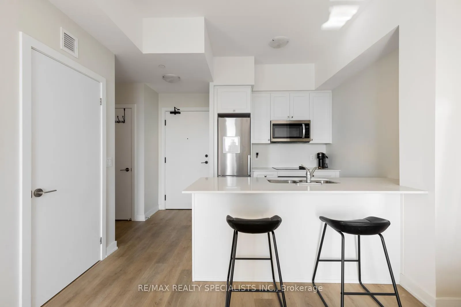 Photo 10 of Unit 619, 600 North Service Road, Hamilton, Stoney Creek — HOMEH