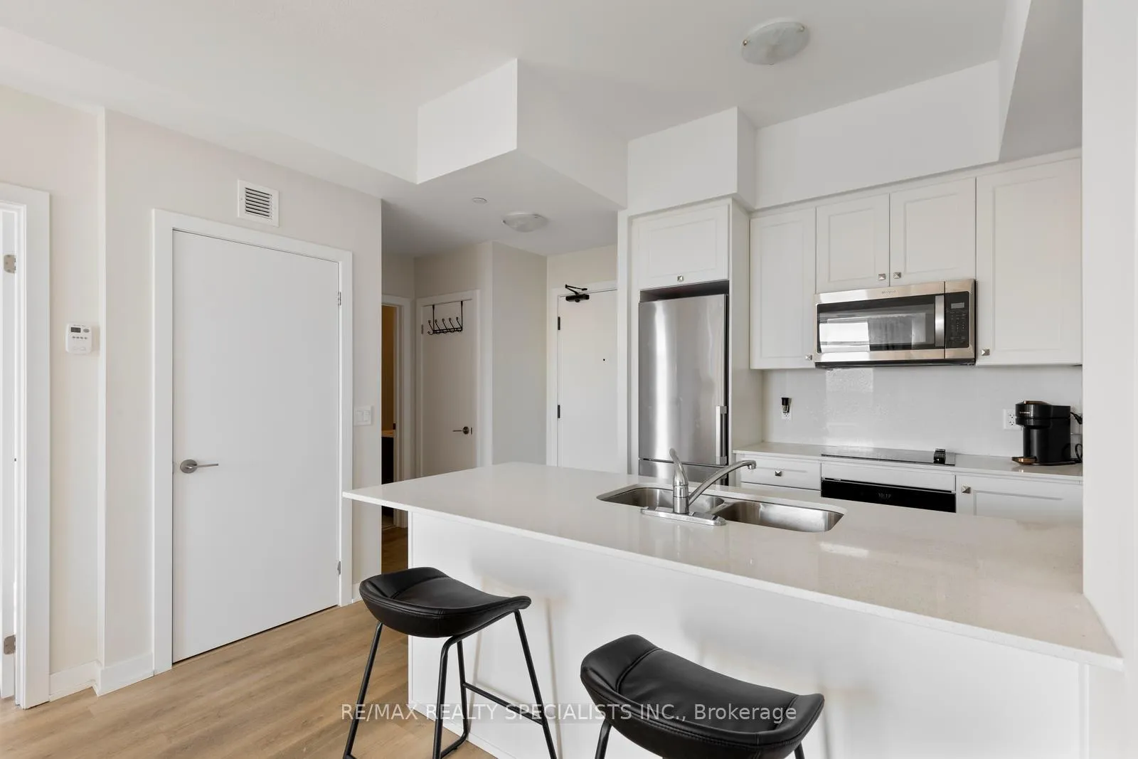 Photo 11 of Unit 619, 600 North Service Road, Hamilton, Stoney Creek — HOMEH