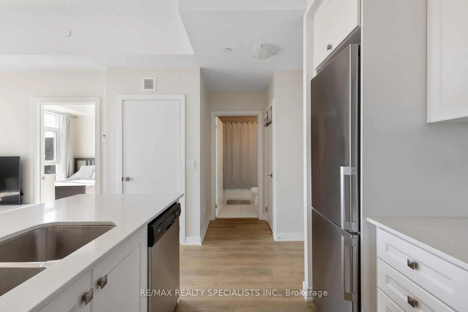 Photo 13 of Unit 619, 600 North Service Road, Hamilton, Stoney Creek — HOMEH