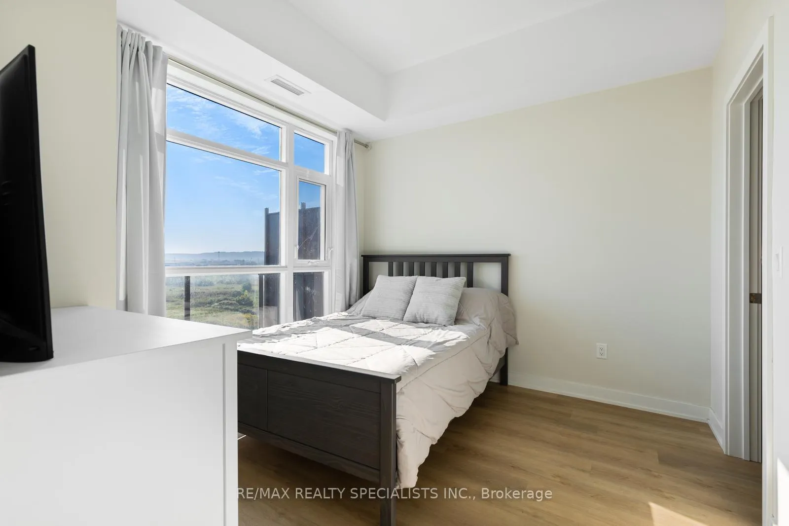 Photo 15 of Unit 619, 600 North Service Road, Hamilton, Stoney Creek — HOMEH
