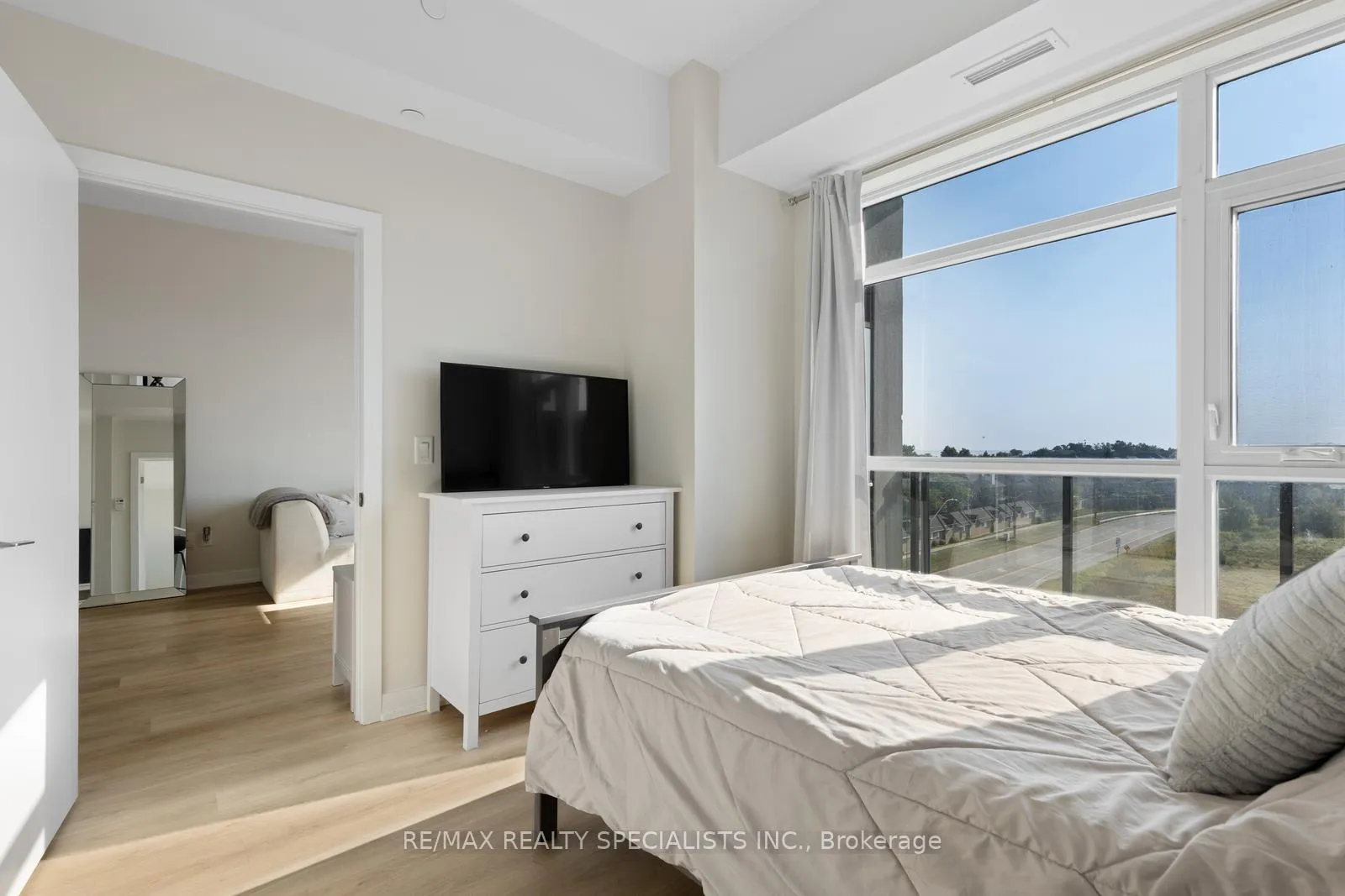 Photo 16 of Unit 619, 600 North Service Road, Hamilton, Stoney Creek — HOMEH