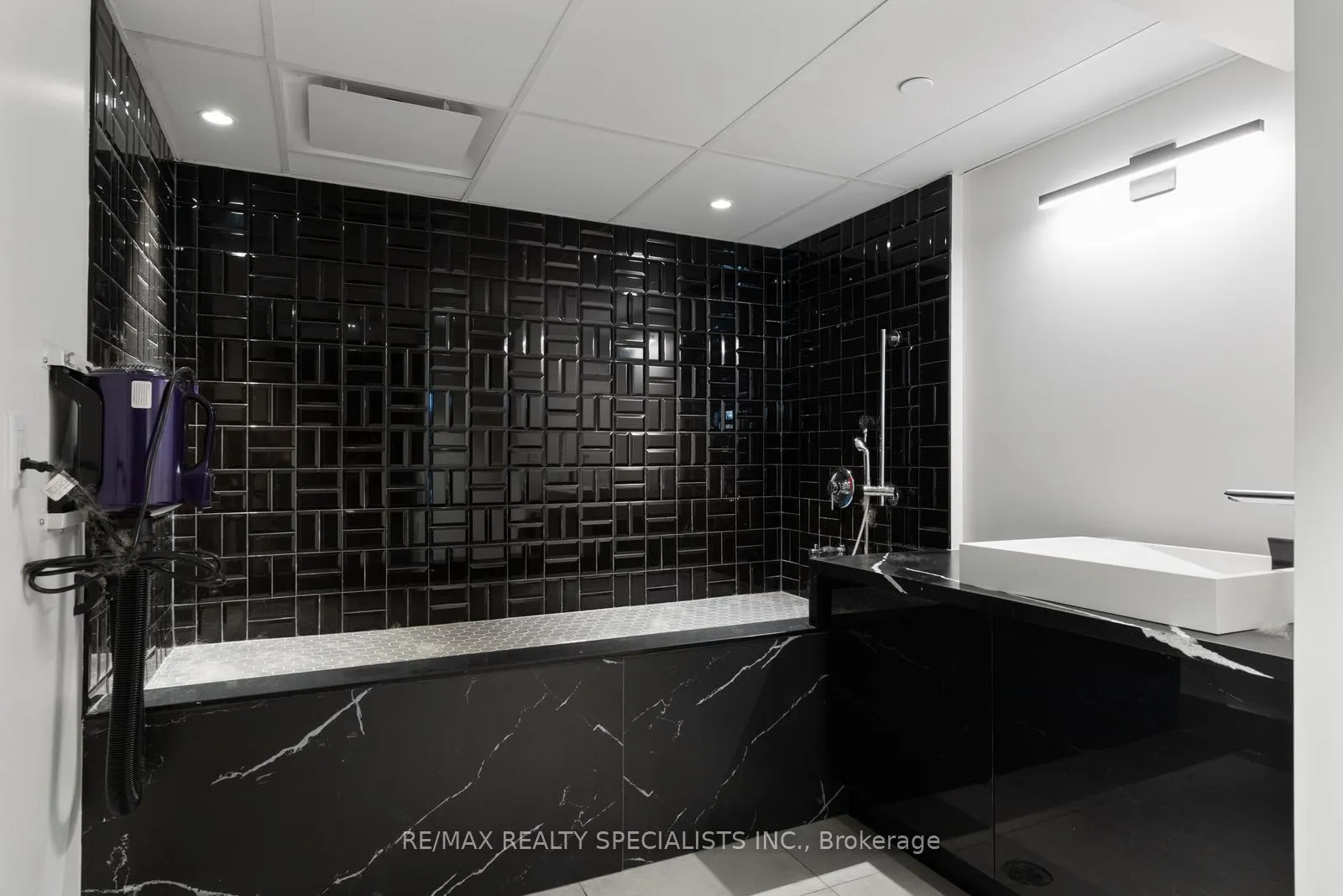 Photo 22 of Unit 619, 600 North Service Road, Hamilton, Stoney Creek — HOMEH