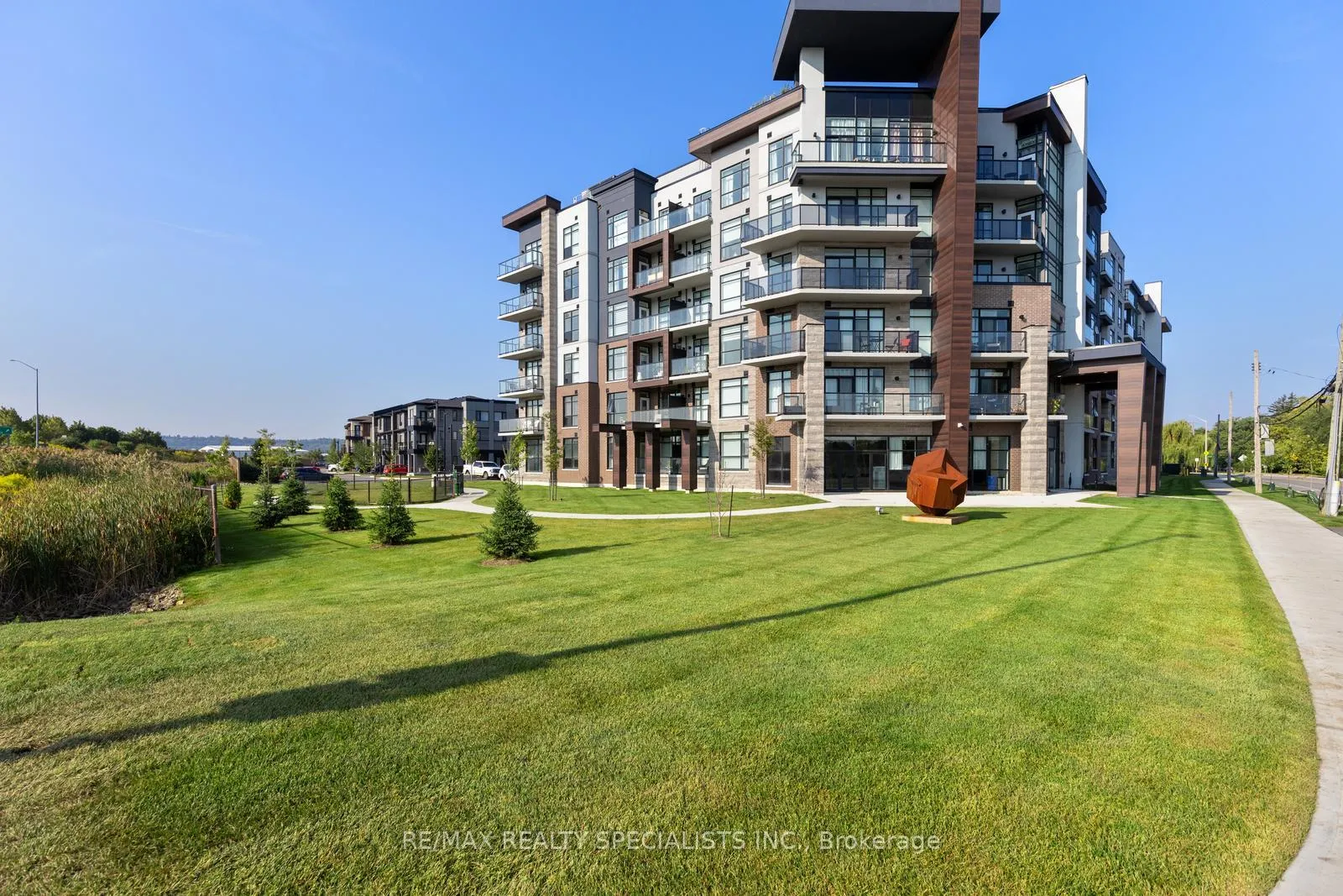 Photo 23 of Unit 619, 600 North Service Road, Hamilton, Stoney Creek — HOMEH
