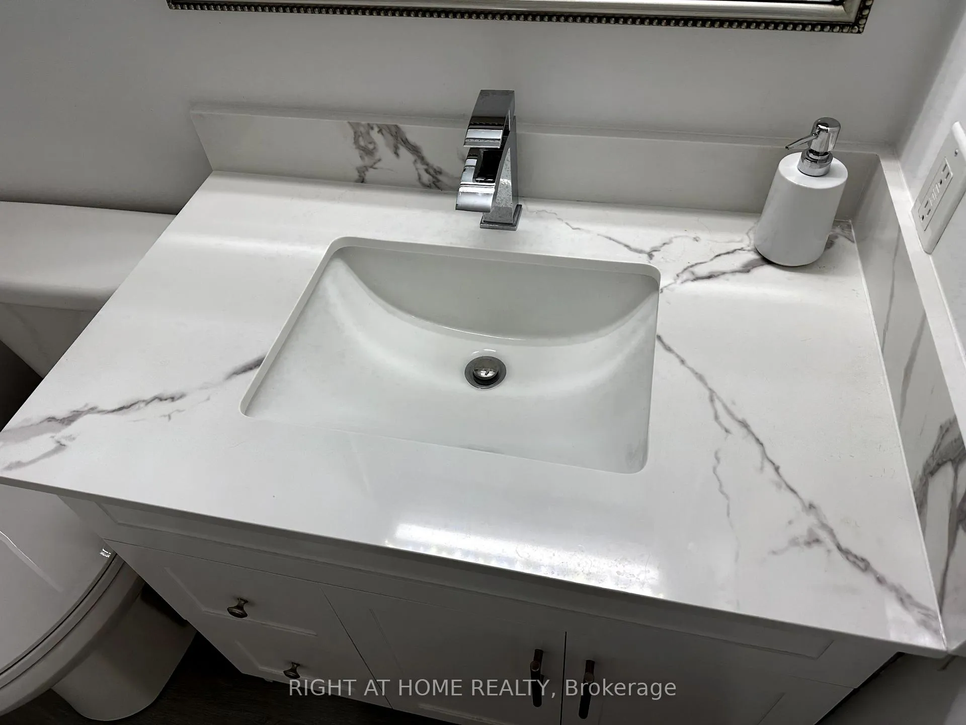 Photo 7 of Unit 214, 1863 Queen Street E, Toronto, The Beaches — HOMEH