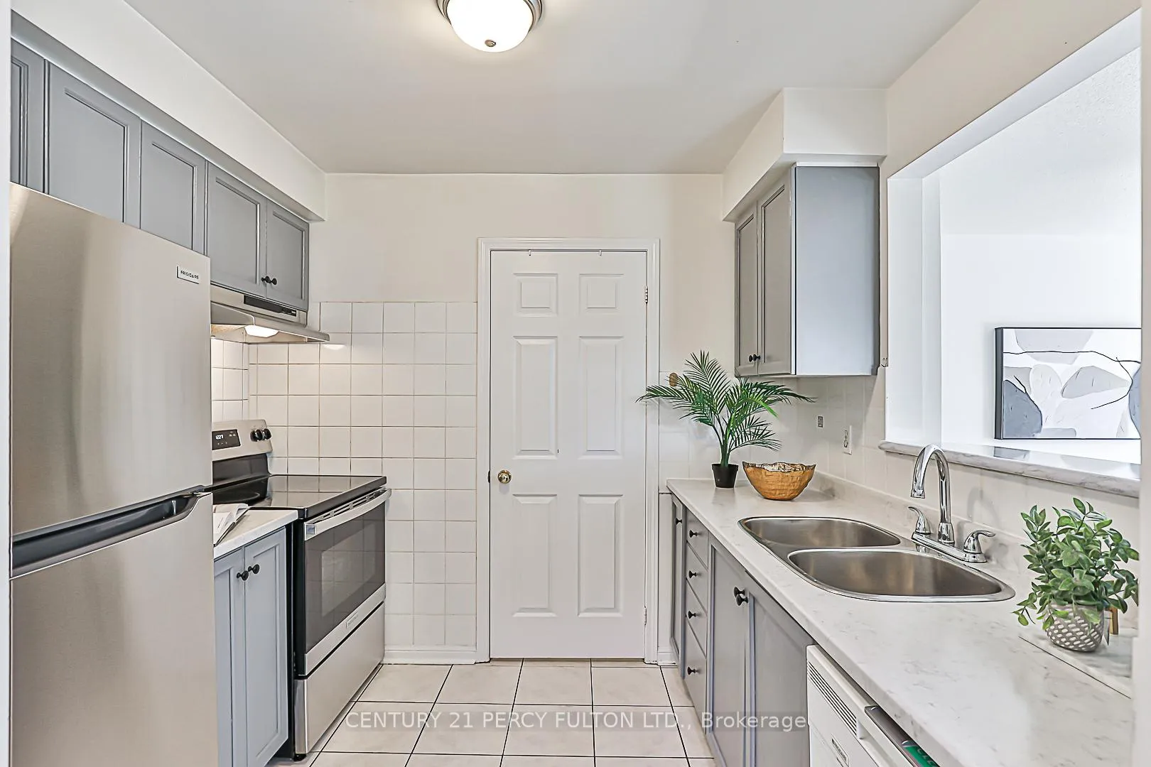 Photo 4 of Unit 1, 12 Cox Boulevard, Markham, Unionville — HOMEH