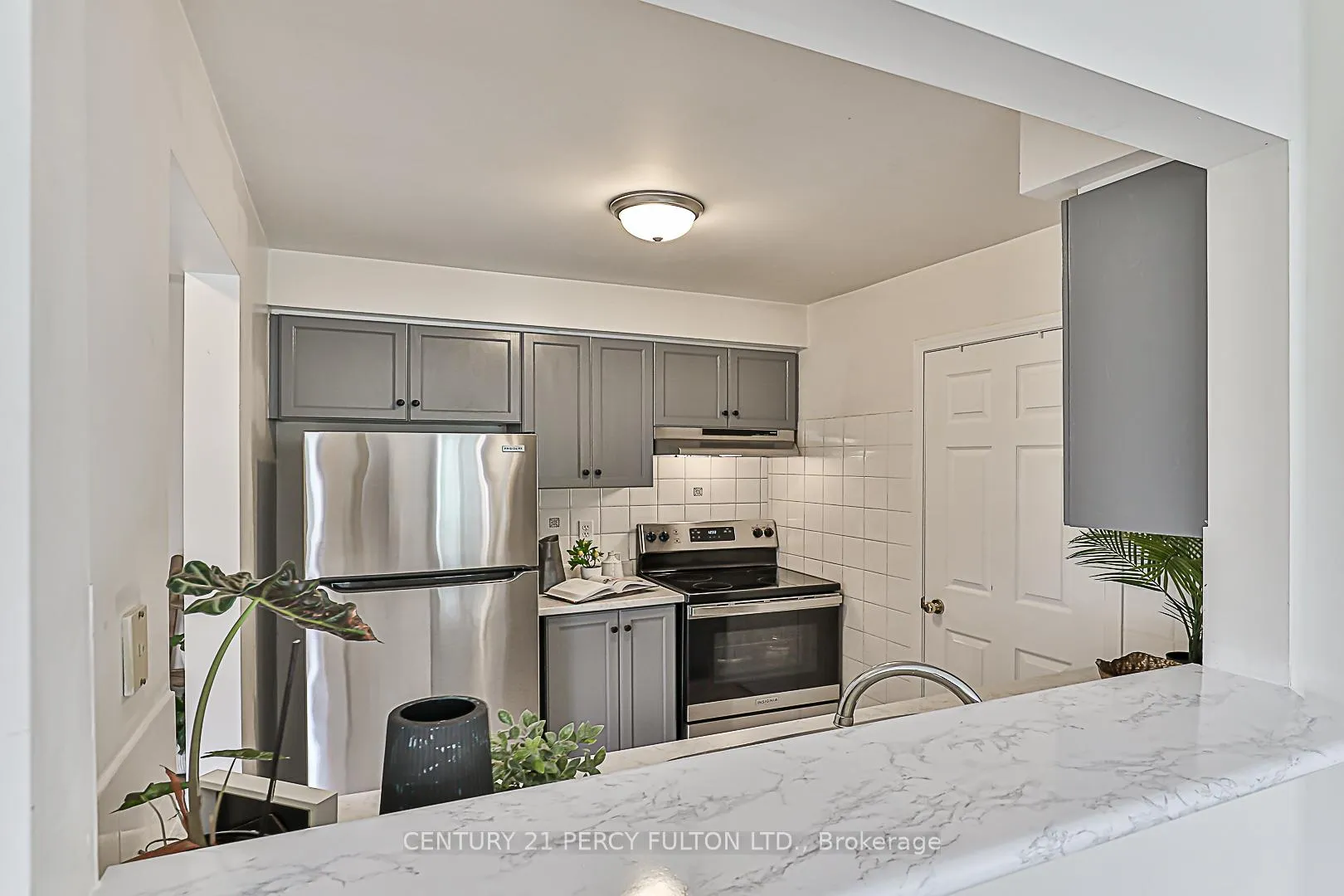 Photo 5 of Unit 1, 12 Cox Boulevard, Markham, Unionville — HOMEH