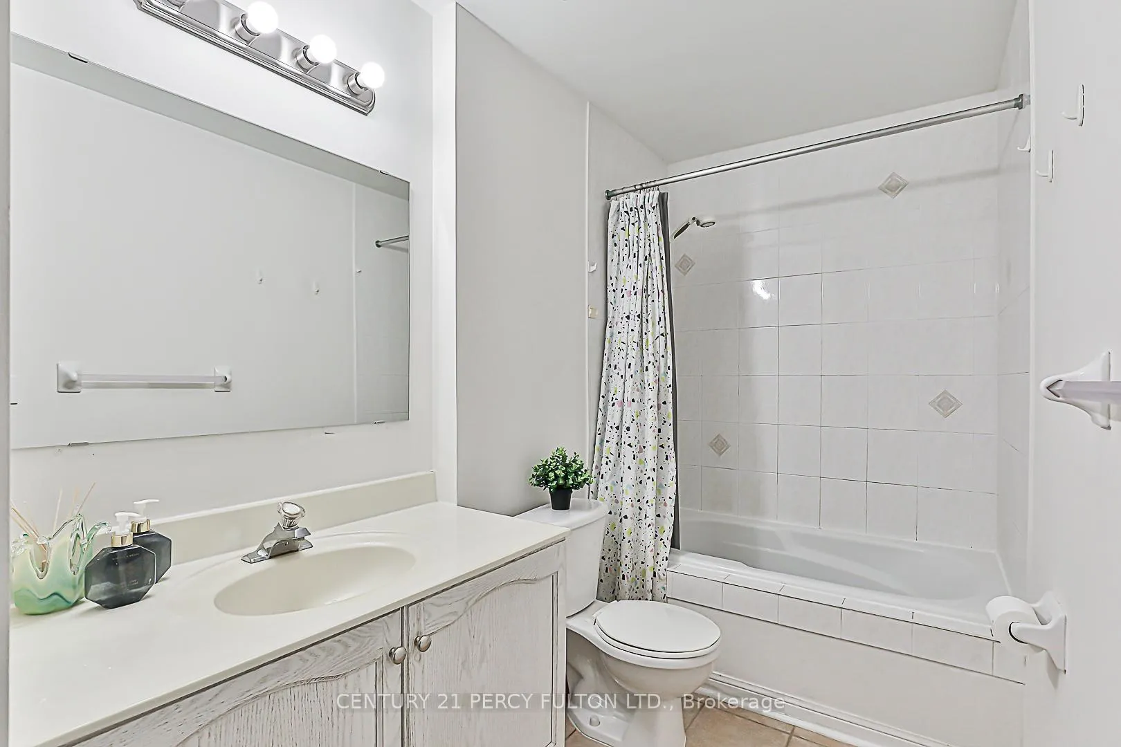 Photo 18 of Unit 1, 12 Cox Boulevard, Markham, Unionville — HOMEH