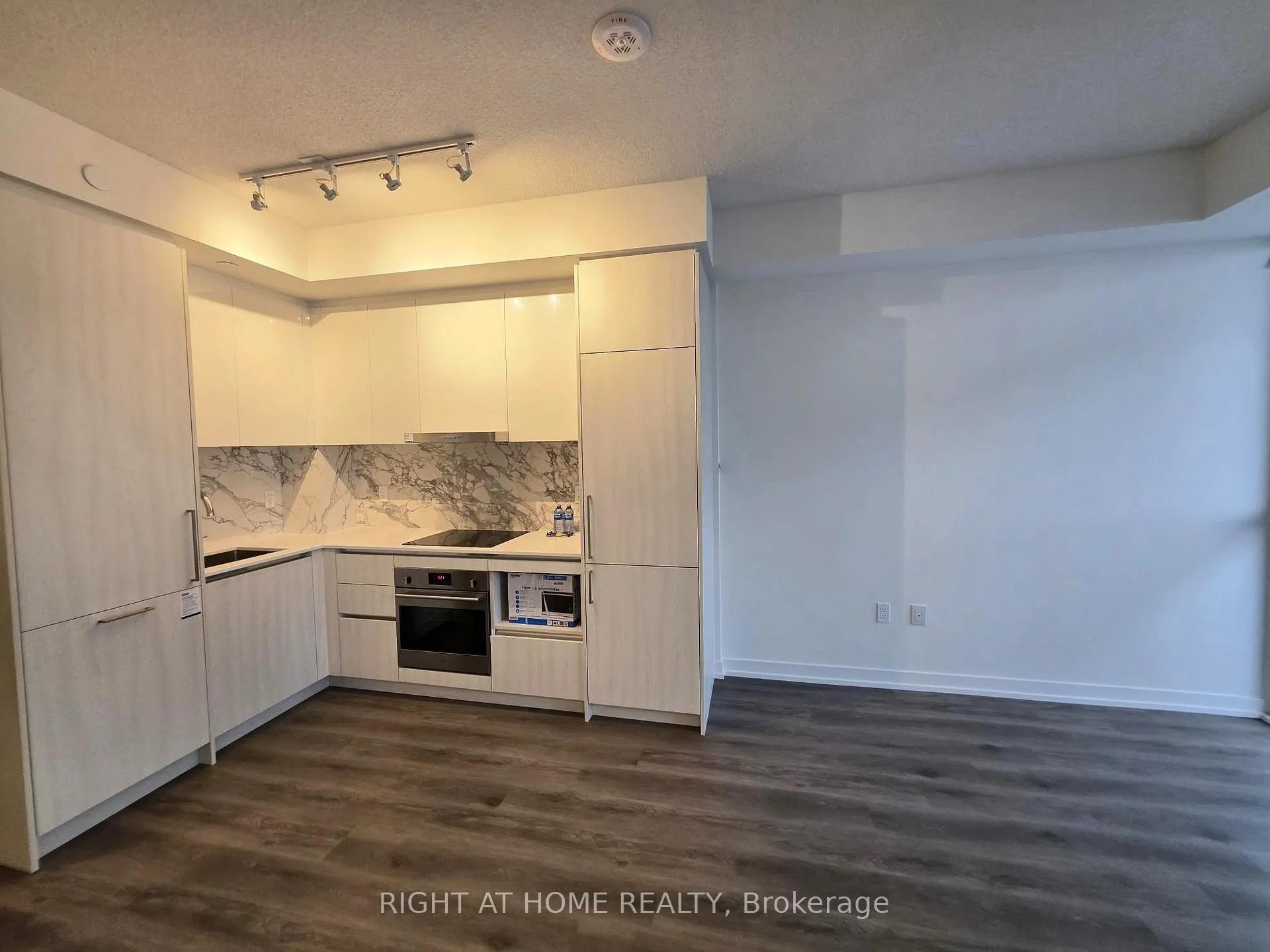 Photo 3 of Unit 4801, 225 Commerce Street, Vaughan, Vaughan Corporate Centre — HOMEH