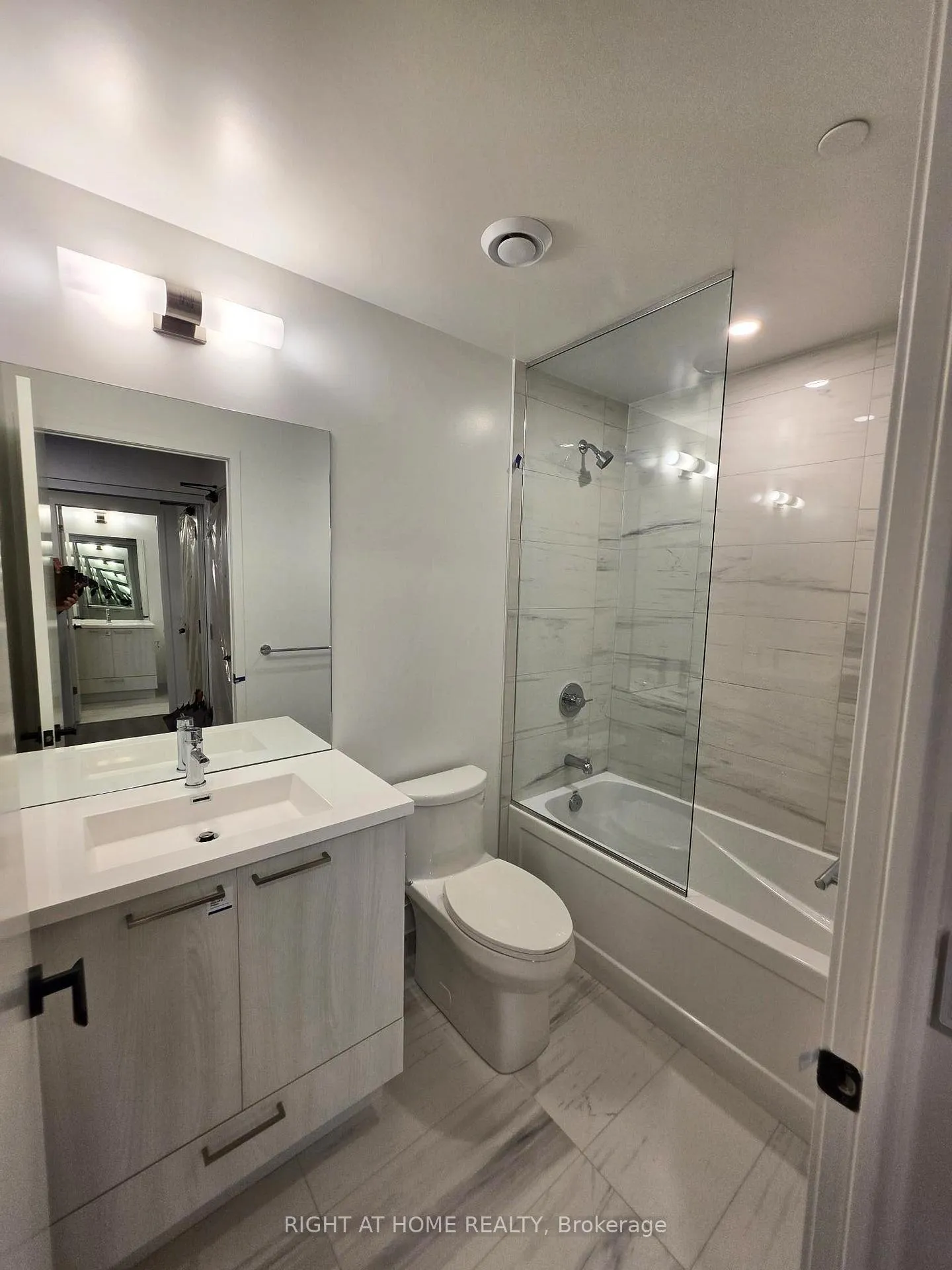 Photo 8 of Unit 4801, 225 Commerce Street, Vaughan, Vaughan Corporate Centre — HOMEH