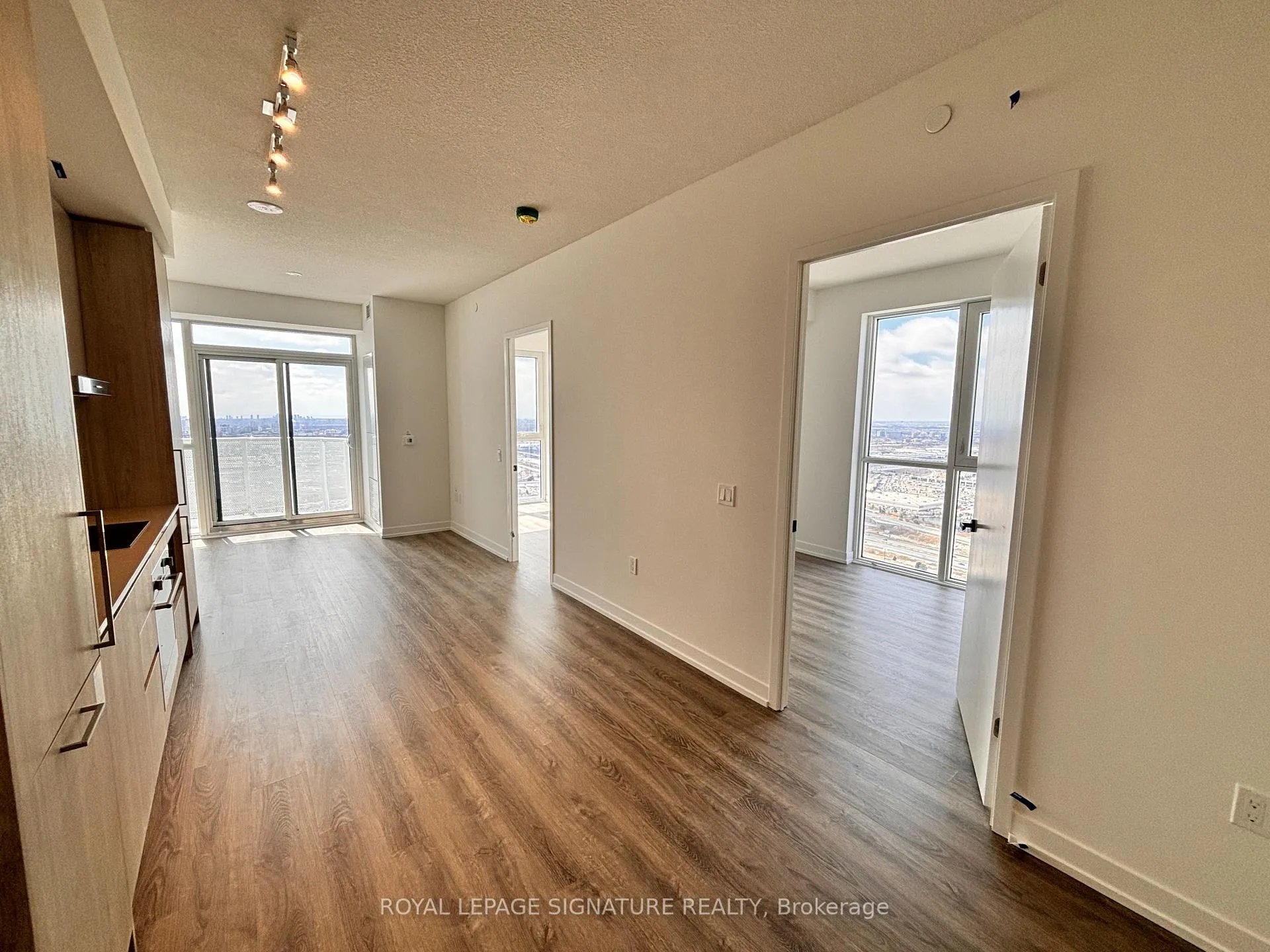 Photo 4 of Unit 5106, 195 Commerce Street, Vaughan, Vaughan Corporate Centre — HOMEH