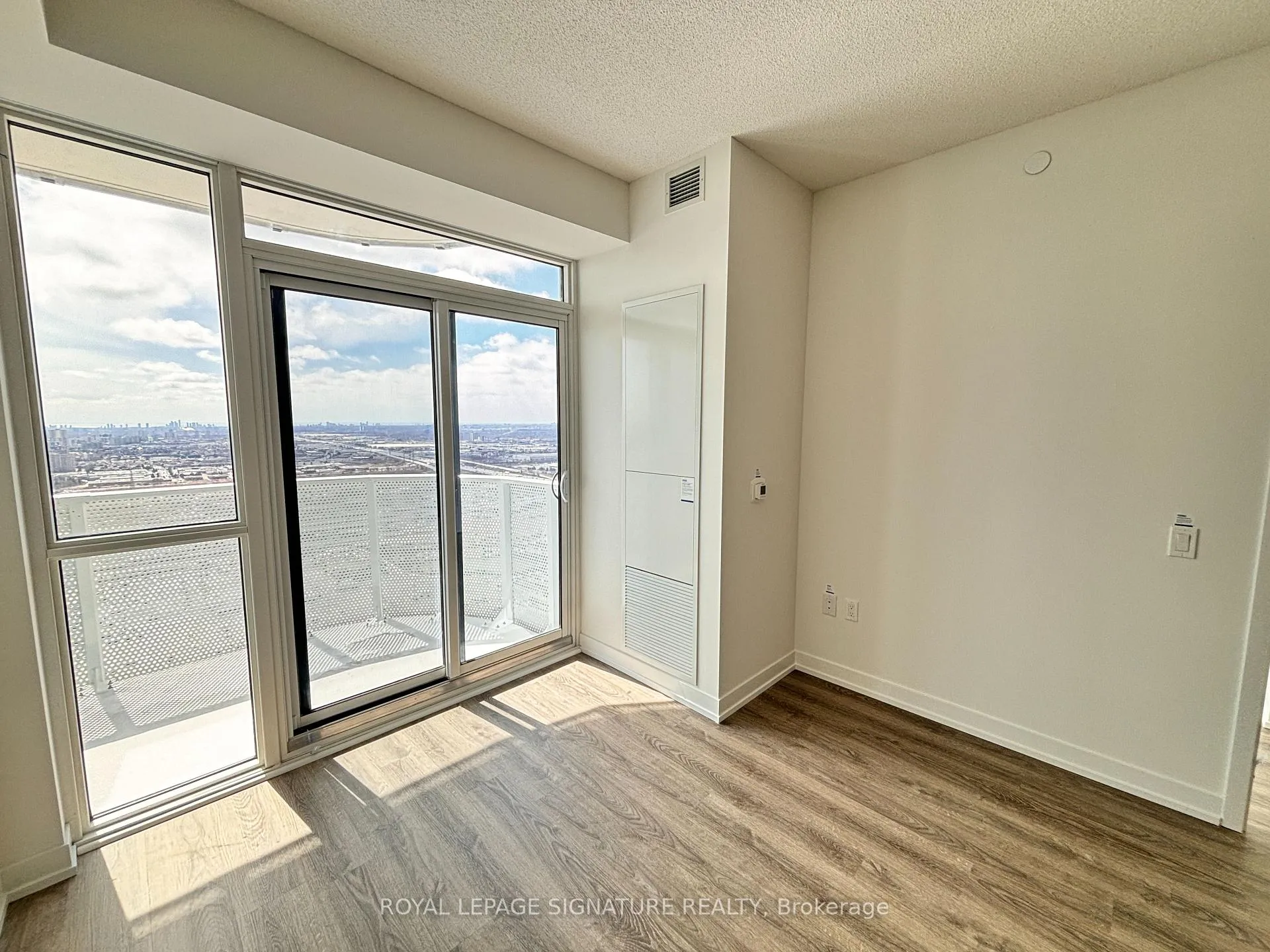 Photo 7 of Unit 5106, 195 Commerce Street, Vaughan, Vaughan Corporate Centre — HOMEH