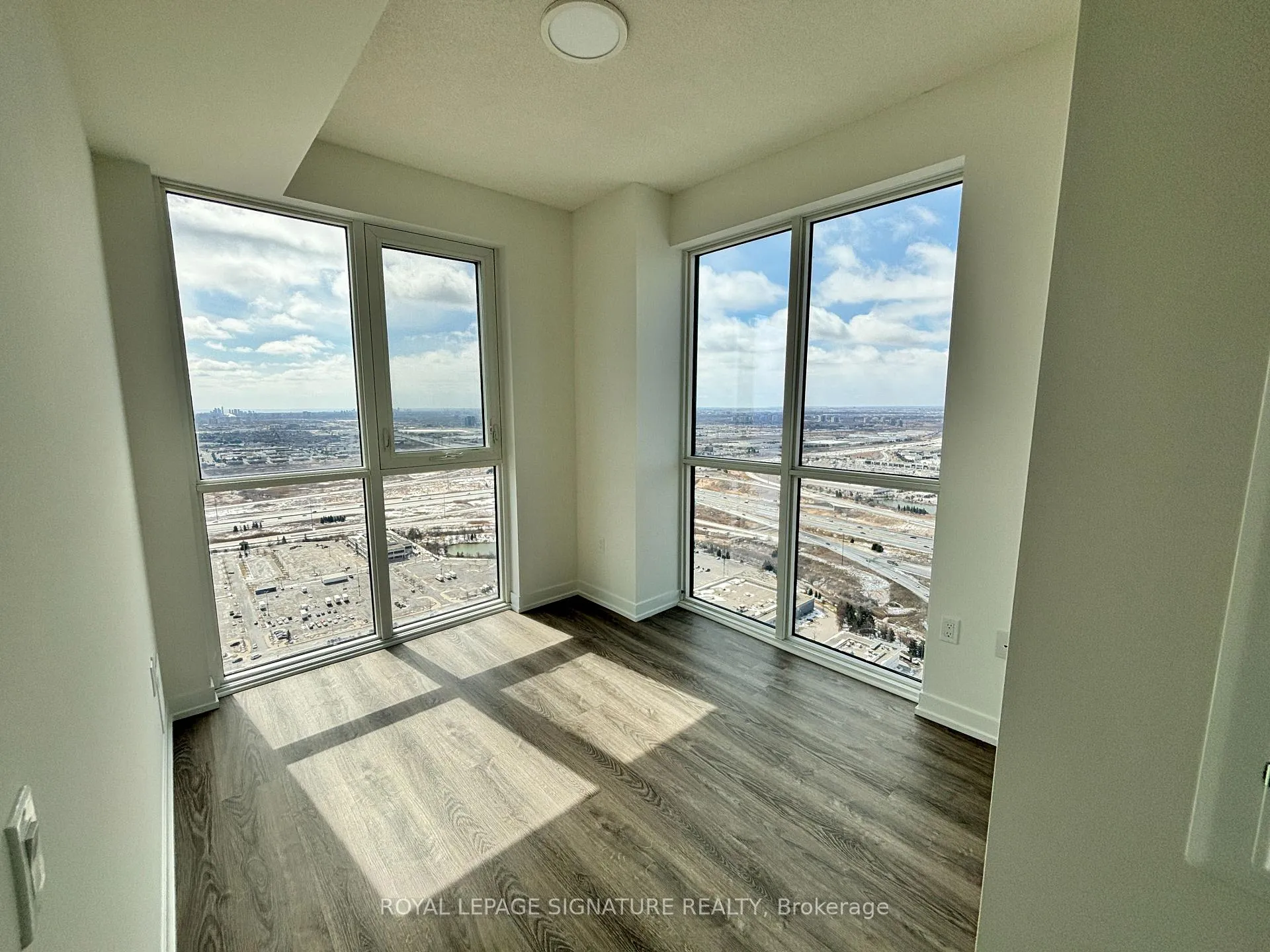 Photo 10 of Unit 5106, 195 Commerce Street, Vaughan, Vaughan Corporate Centre — HOMEH